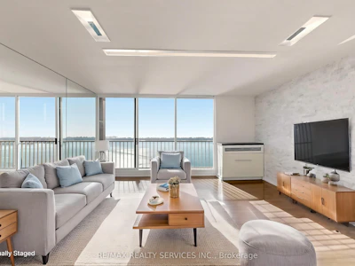 2803-33 Harbour Square - 3
