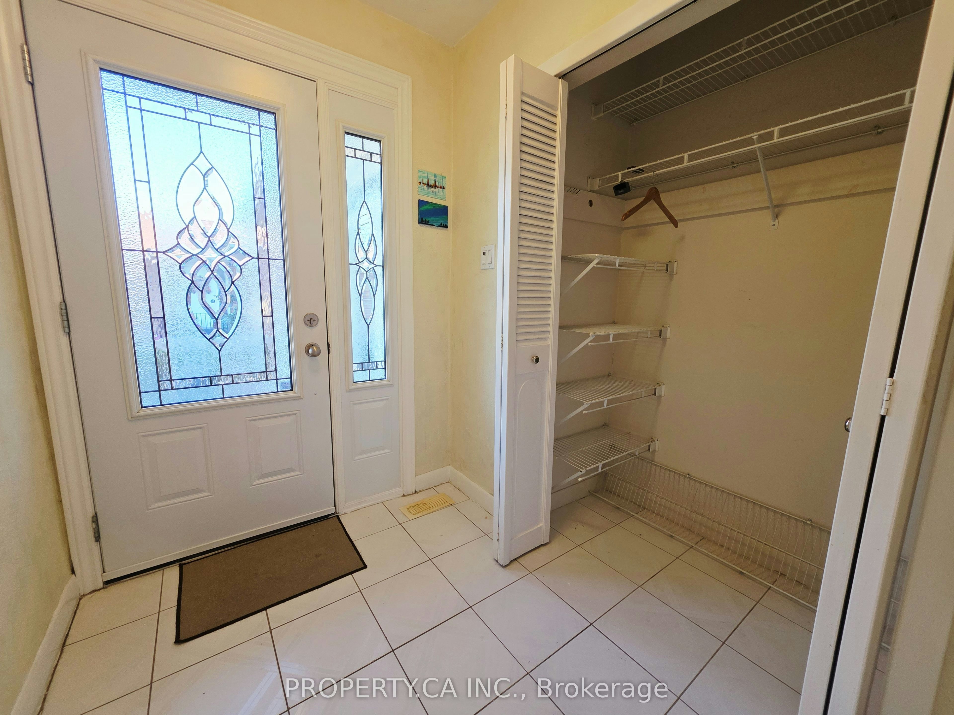 205 Searle Avenue, Toronto, ON, M3H 4B6 - 3