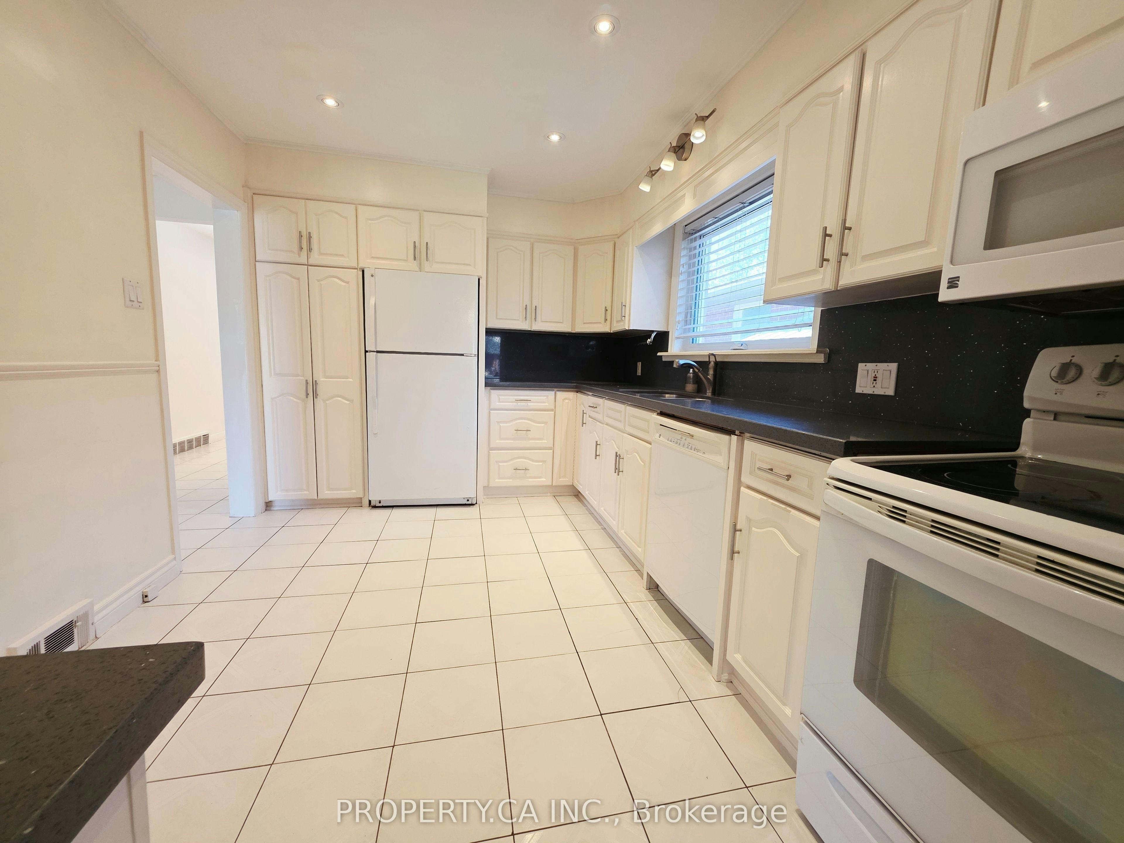 205 Searle Avenue, Toronto, ON, M3H 4B6 - 12