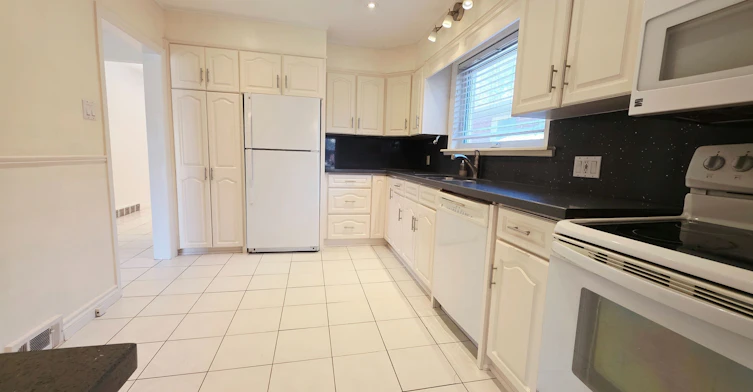 205 Searle Avenue, Toronto, ON, M3H 4B6 - 12