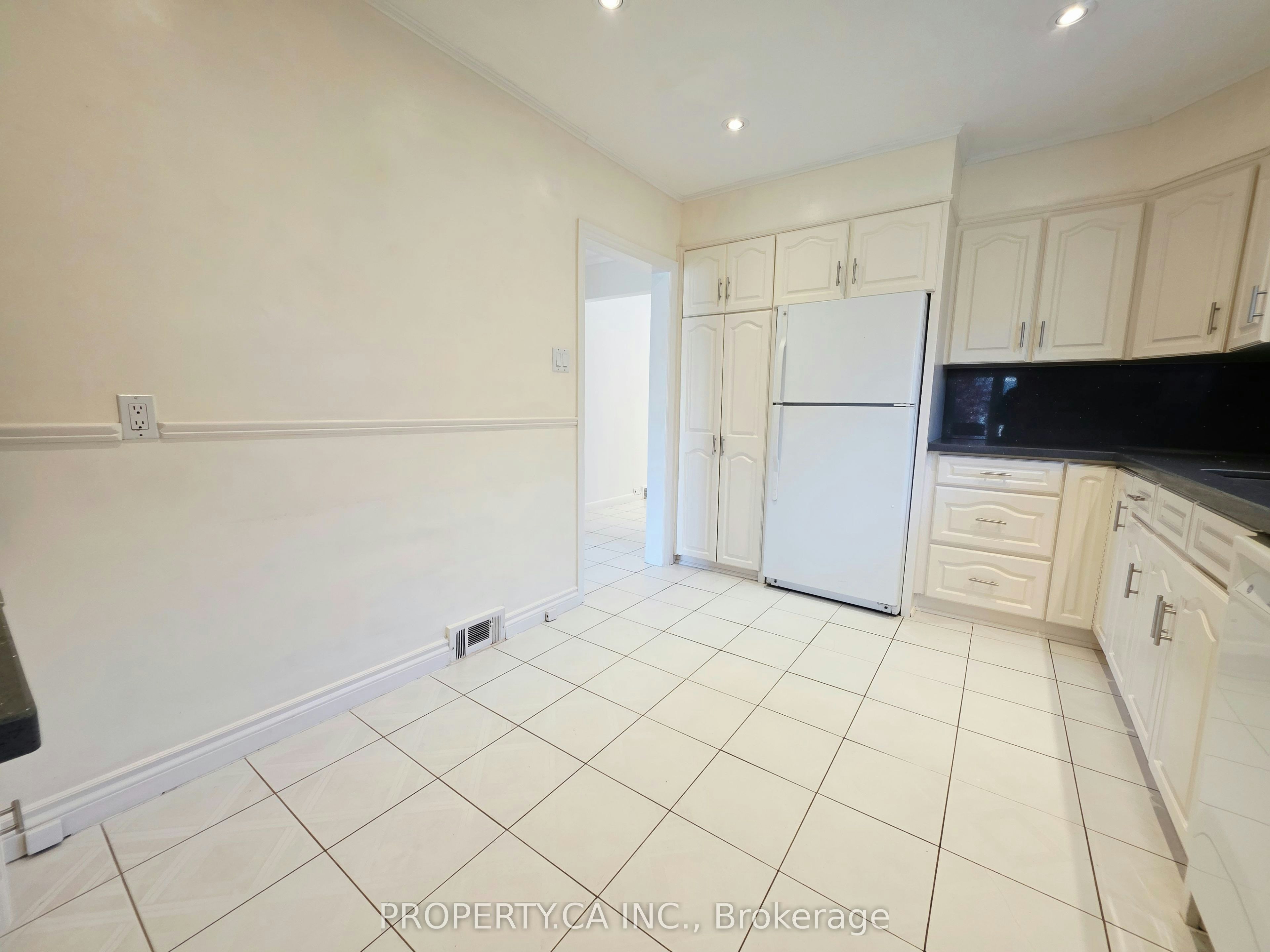 205 Searle Avenue, Toronto, ON, M3H 4B6 - 13