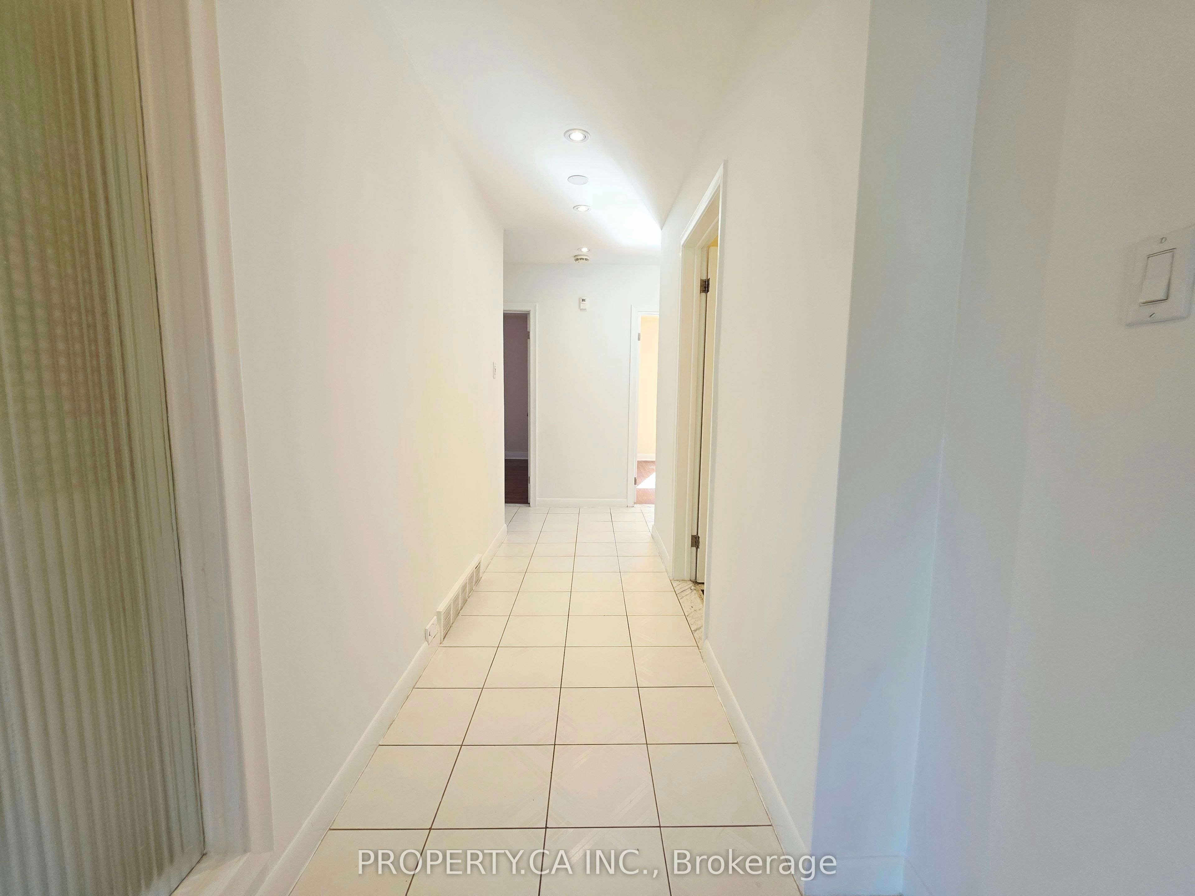 205 Searle Avenue, Toronto, ON, M3H 4B6 - 11