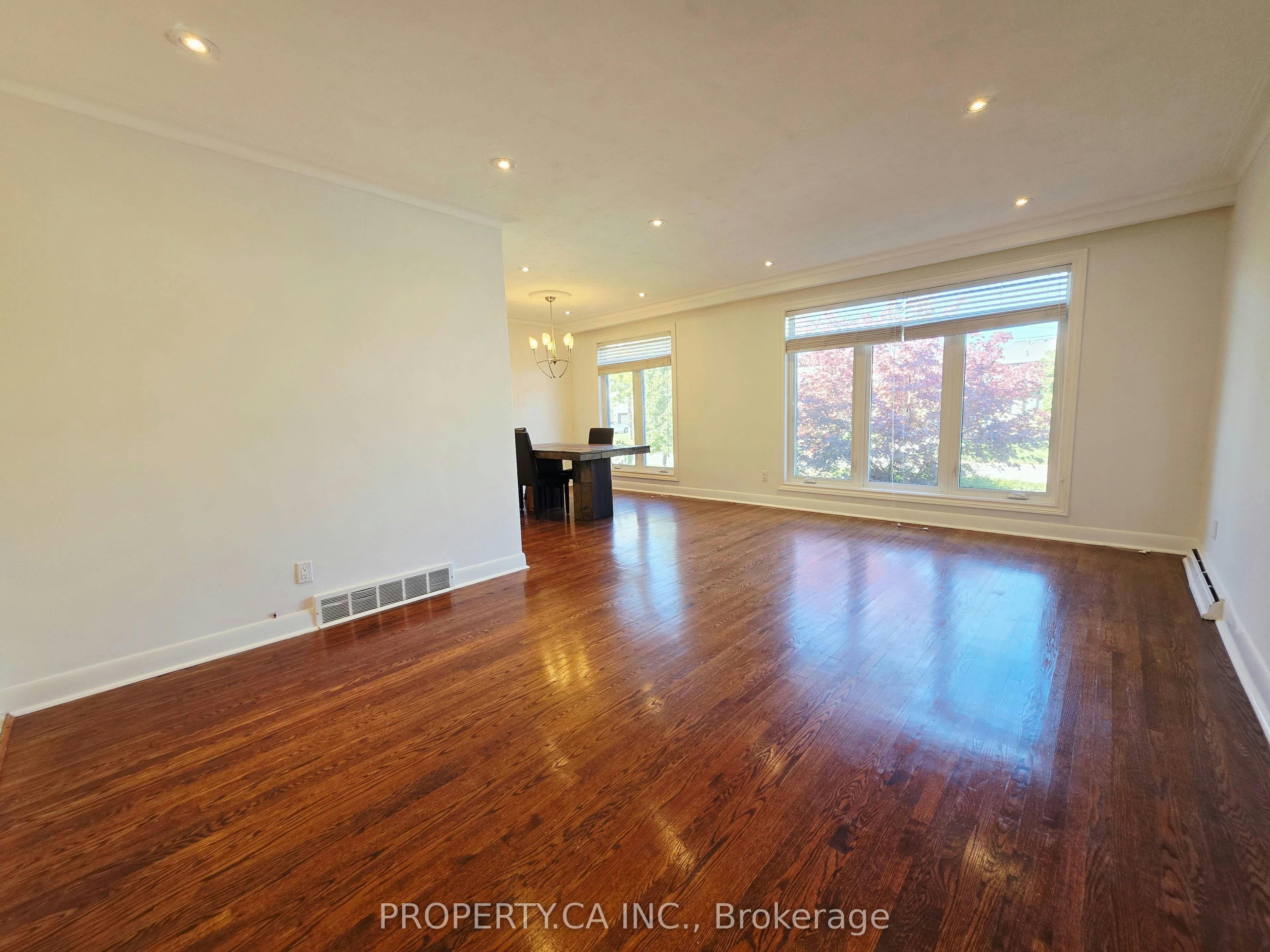 205 Searle Avenue, Toronto, ON, M3H 4B6 - 6