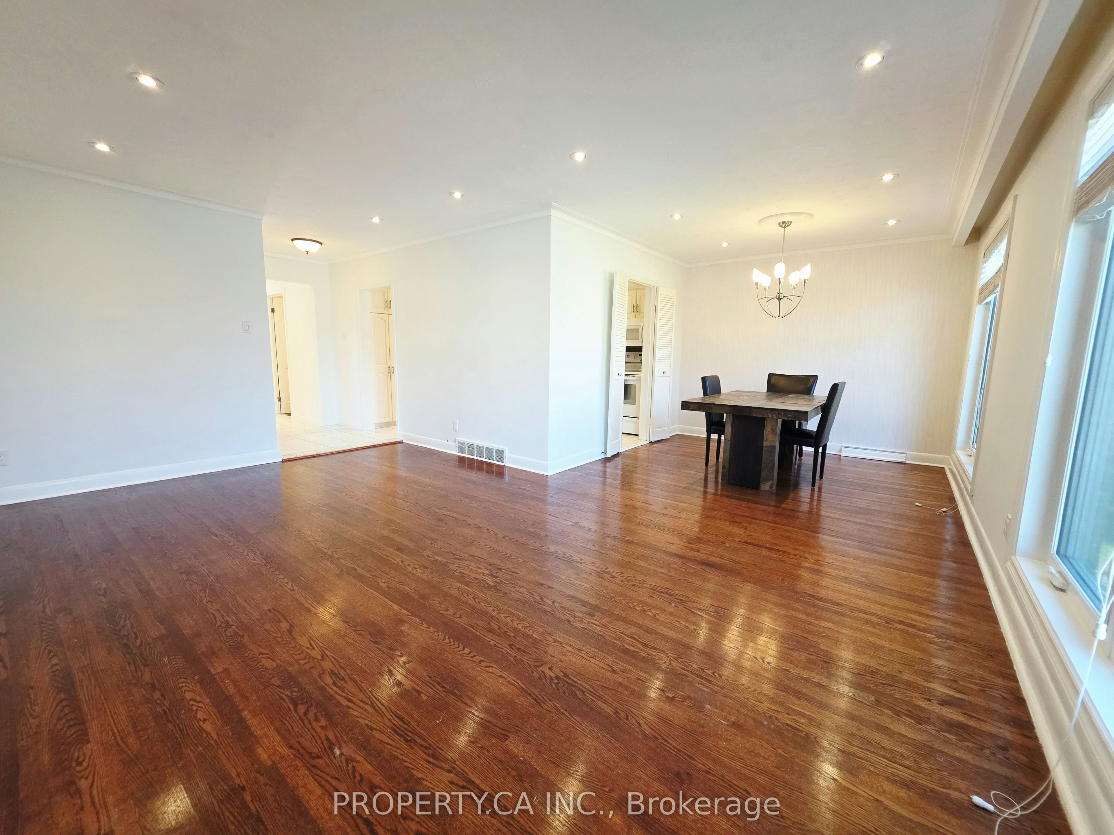 205 Searle Avenue, Toronto, ON, M3H 4B6 - 7