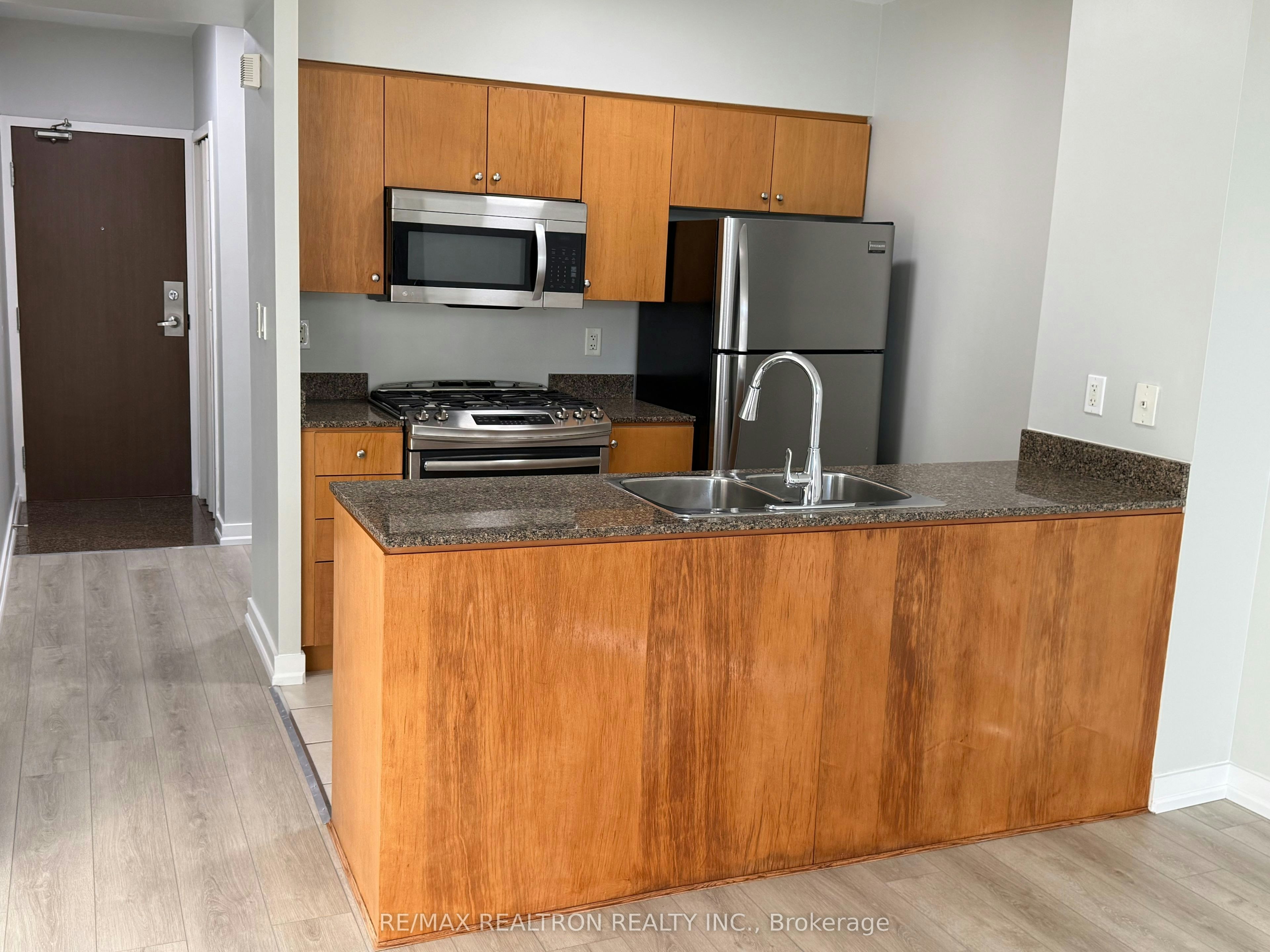 202-35 Mariner Terrace, Toronto, ON, M5V 3V9 - 7