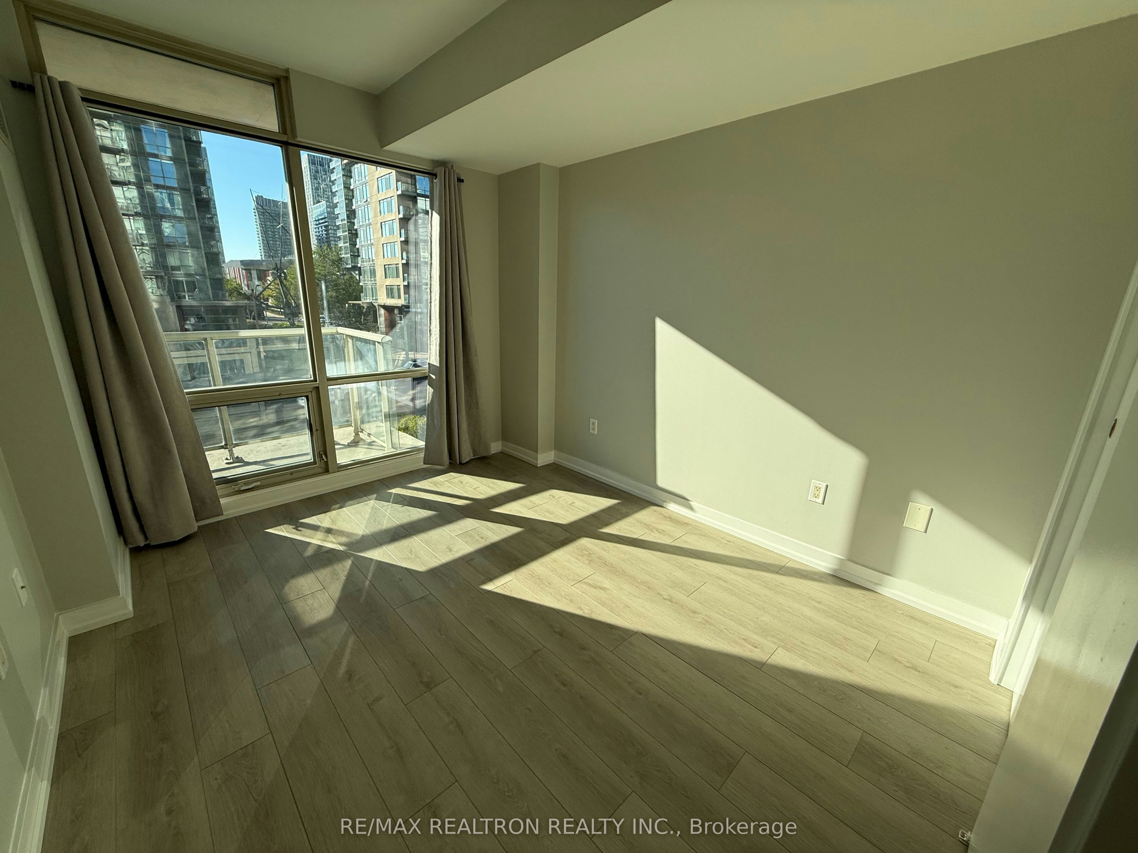 202-35 Mariner Terrace, Toronto, ON, M5V 3V9 - 11