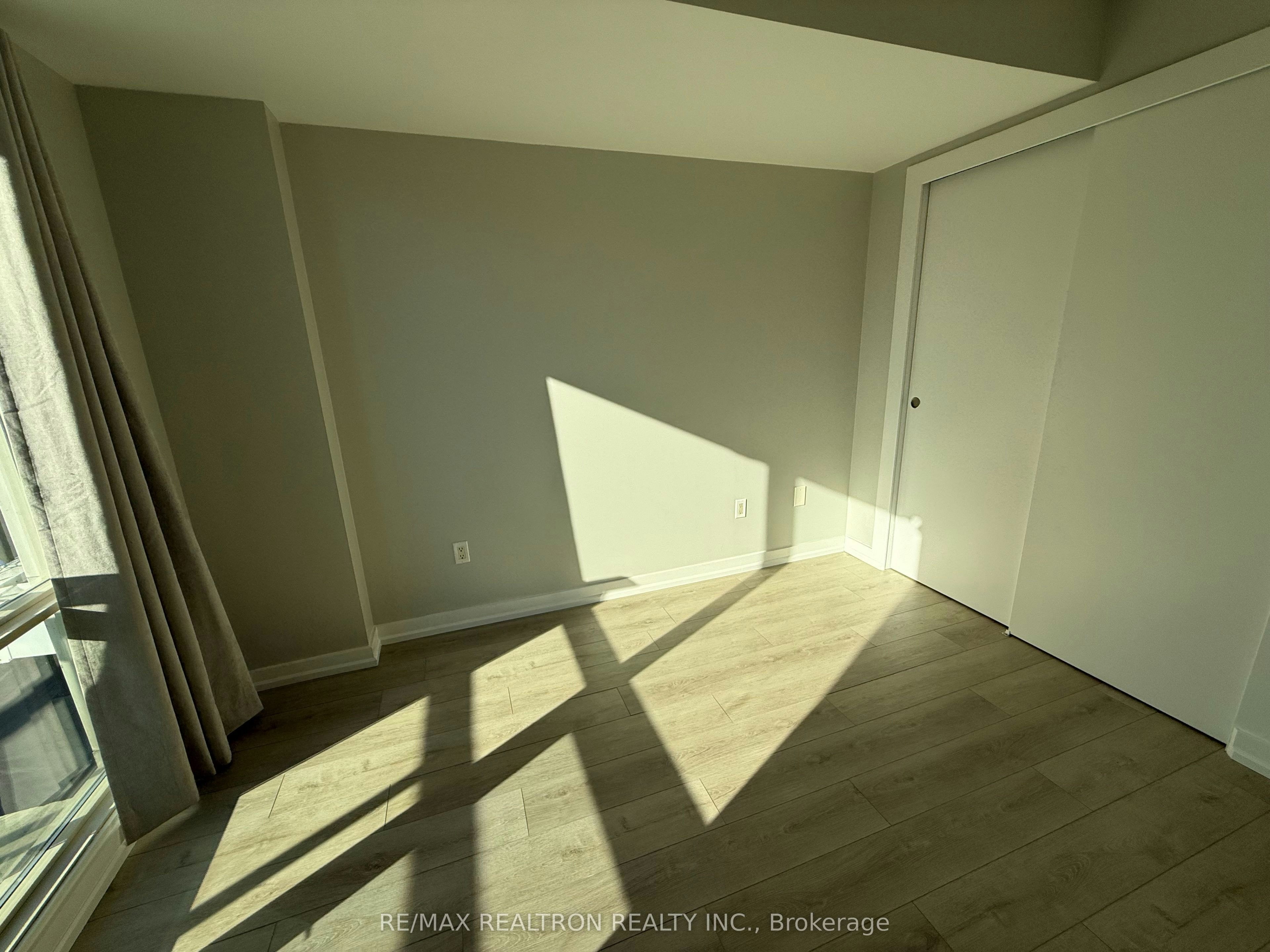 202-35 Mariner Terrace, Toronto, ON, M5V 3V9 - 12