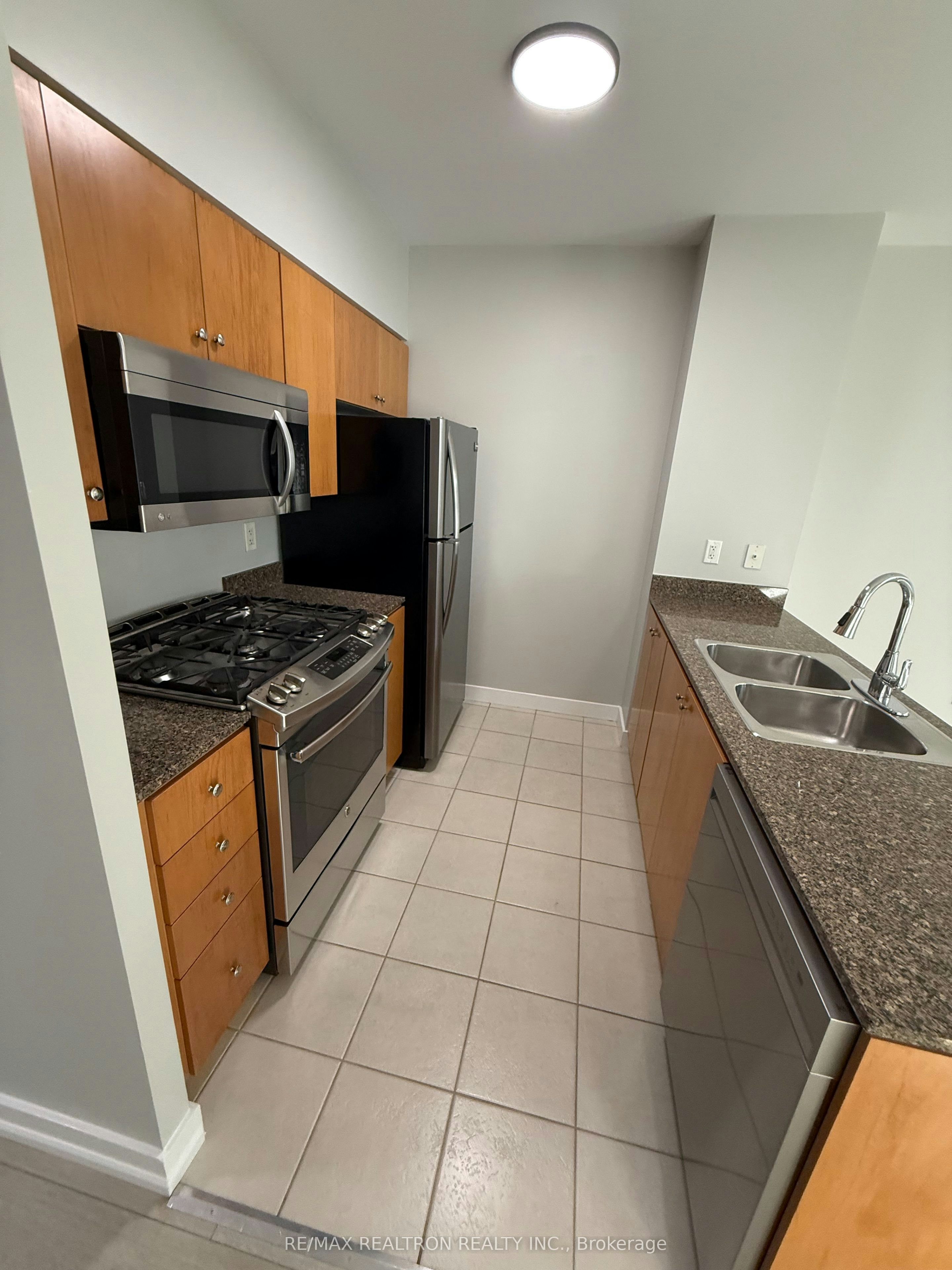 202-35 Mariner Terrace, Toronto, ON, M5V 3V9 - 9