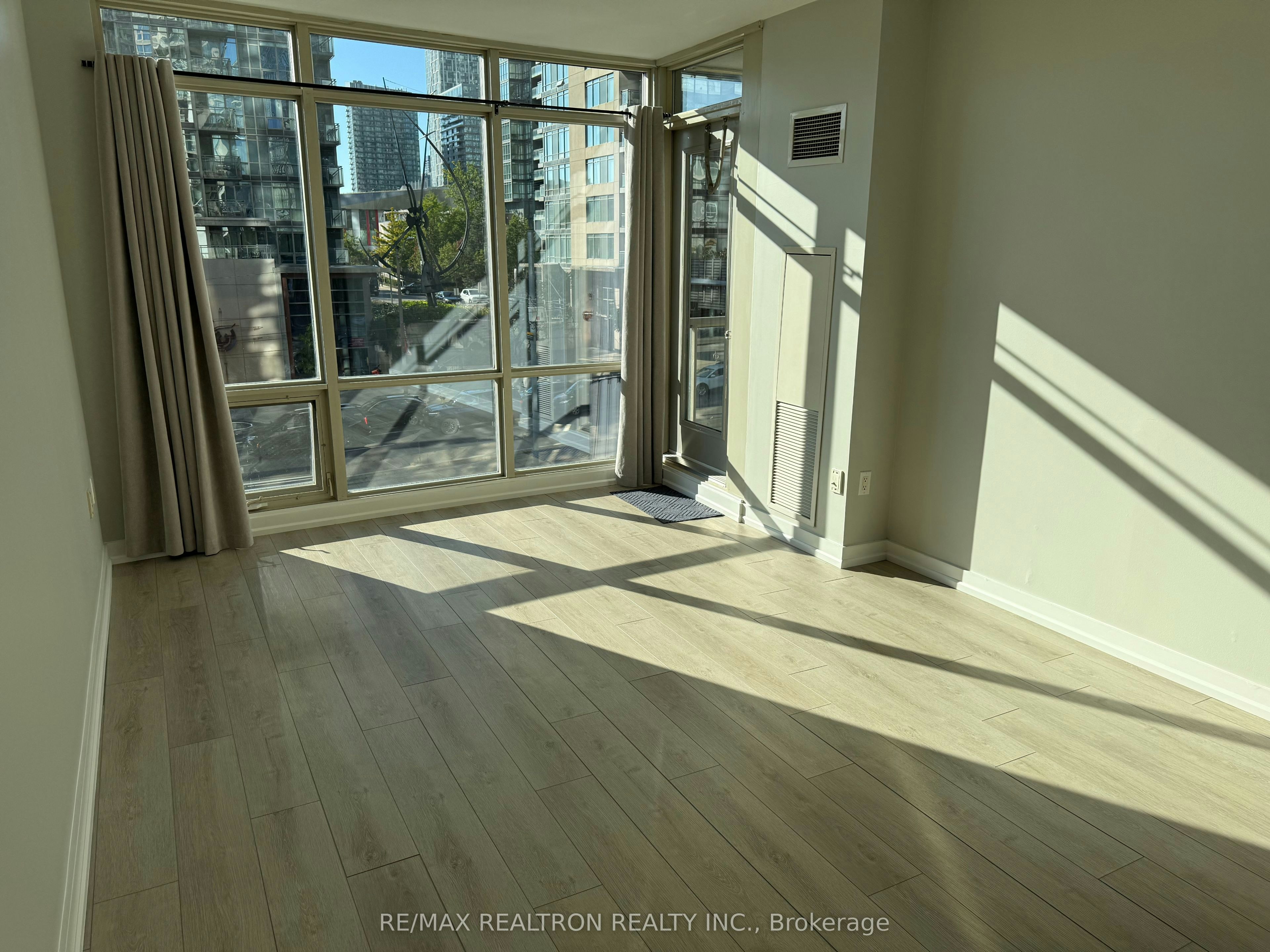 202-35 Mariner Terrace, Toronto, ON, M5V 3V9 - 5