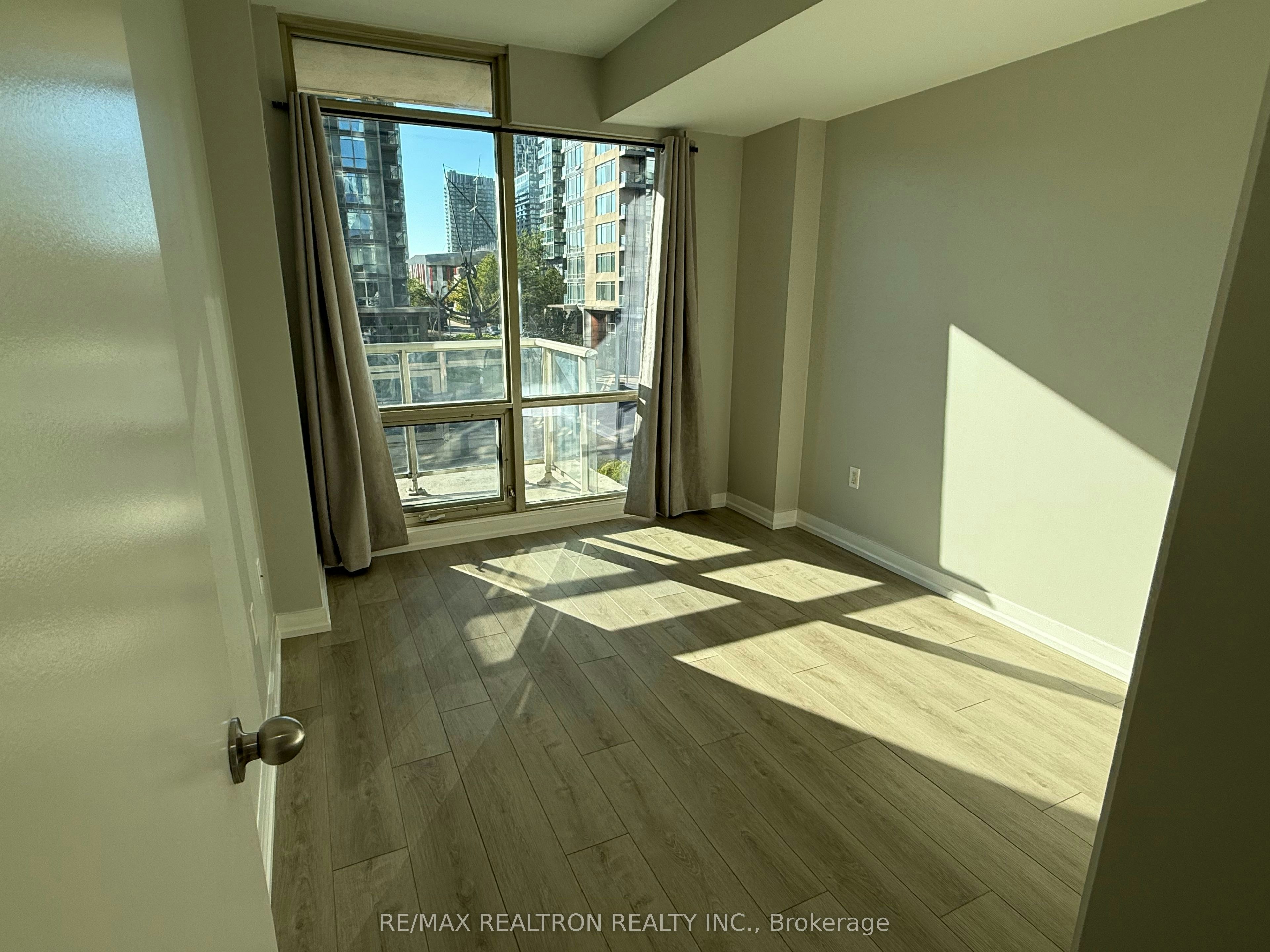 202-35 Mariner Terrace, Toronto, ON, M5V 3V9 - 10