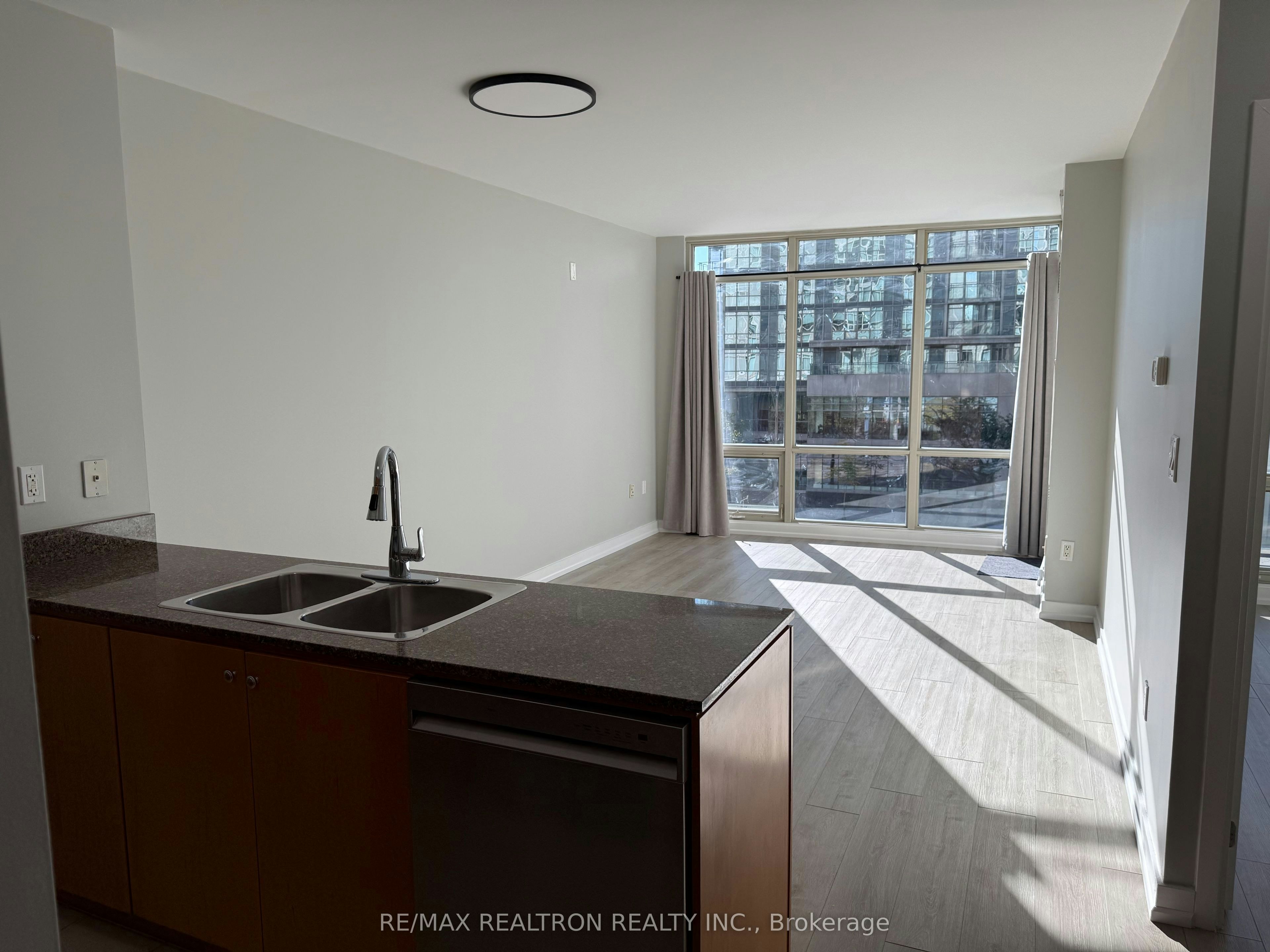 202-35 Mariner Terrace, Toronto, ON, M5V 3V9 - 2