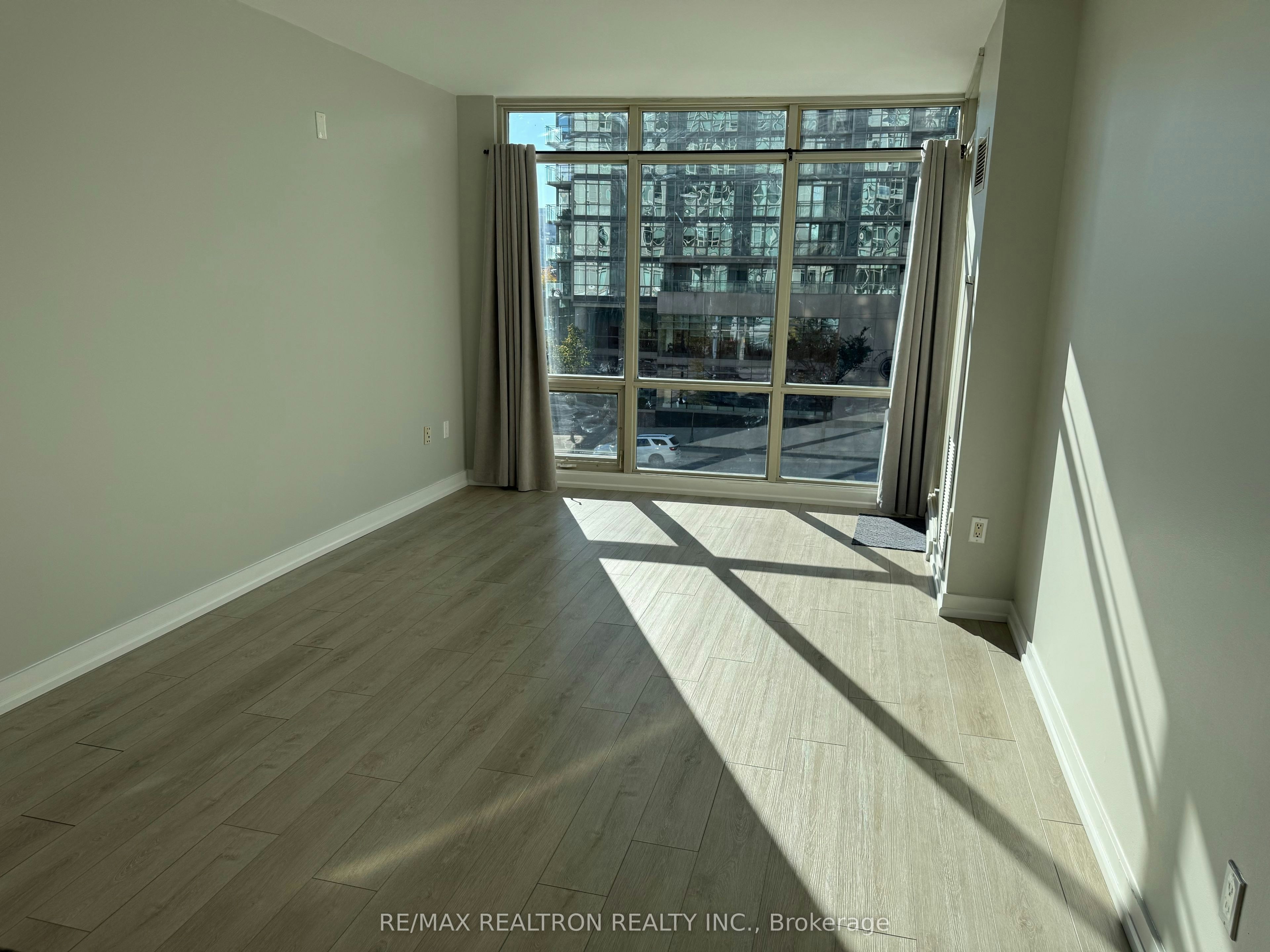 202-35 Mariner Terrace, Toronto, ON, M5V 3V9 - 3