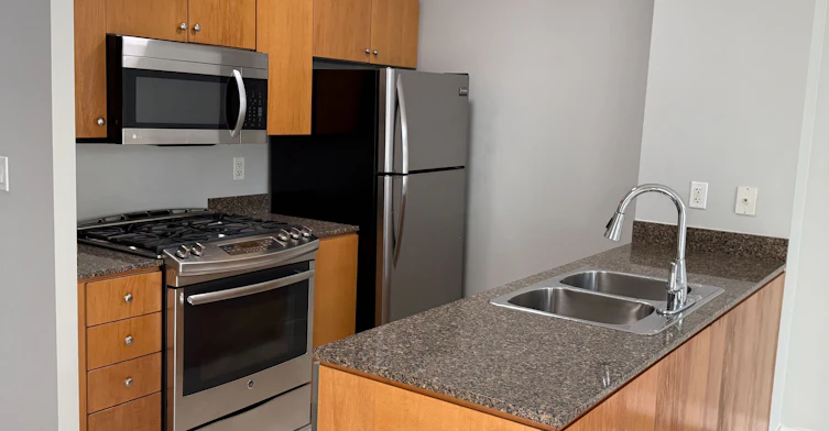 202-35 Mariner Terrace, Toronto, ON, M5V 3V9 - 8