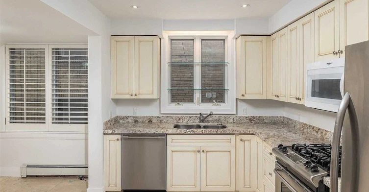 Main Fl-130 Highbourne Road, Toronto, ON, M5P 2J7 - 12