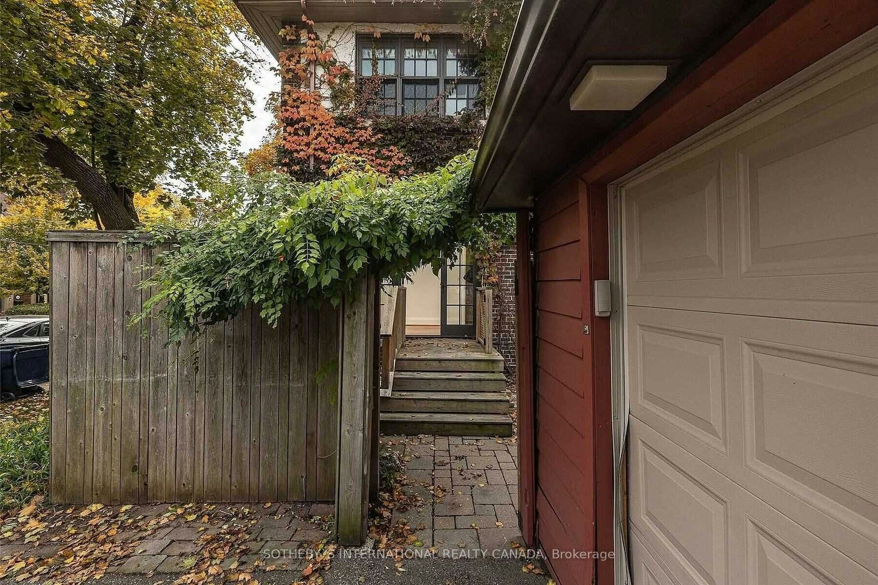 Main Fl-130 Highbourne Road, Toronto, ON, M5P 2J7 - 27