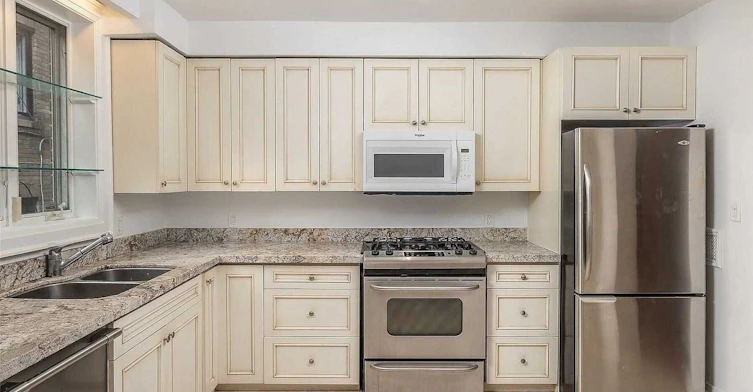 Main Fl-130 Highbourne Road, Toronto, ON, M5P 2J7 - 14