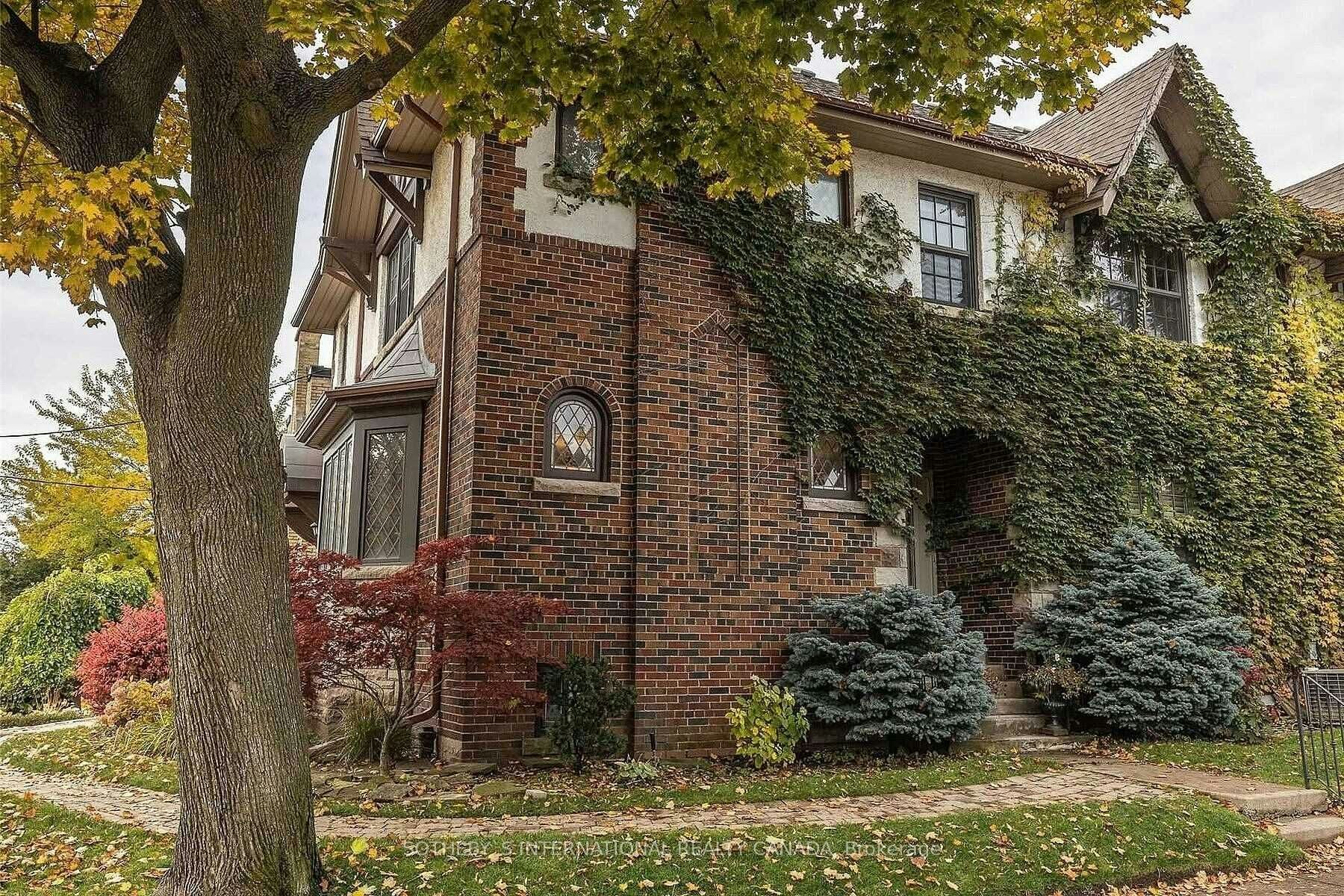 Main Fl-130 Highbourne Road, Toronto, ON, M5P 2J7 - 2