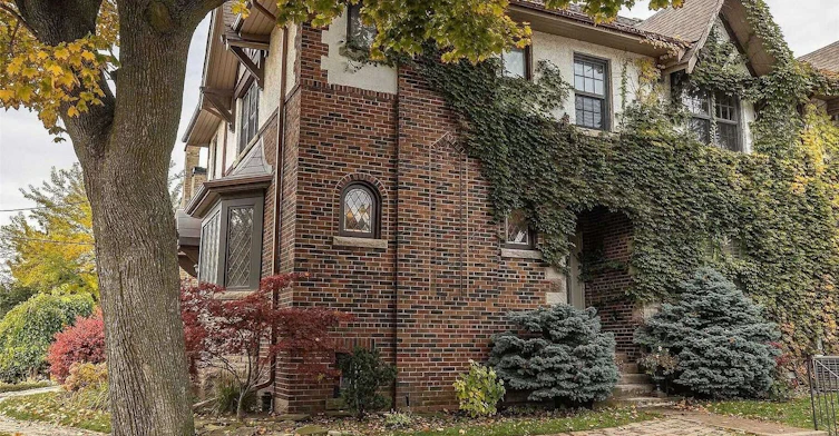 Main Fl-130 Highbourne Road, Toronto, ON, M5P 2J7 - 2