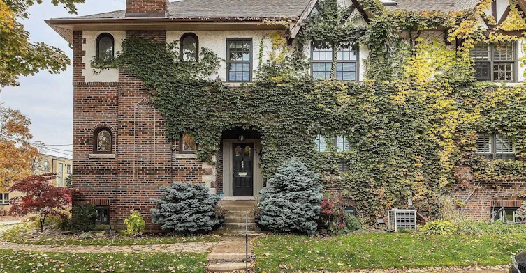 Main Fl-130 Highbourne Road, Toronto, ON, M5P 2J7