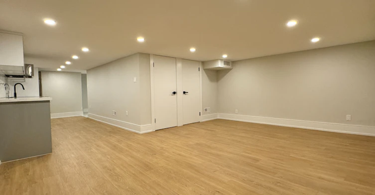 Bsmt-116 Bellevue Avenue, Toronto, ON, M5T 2N9