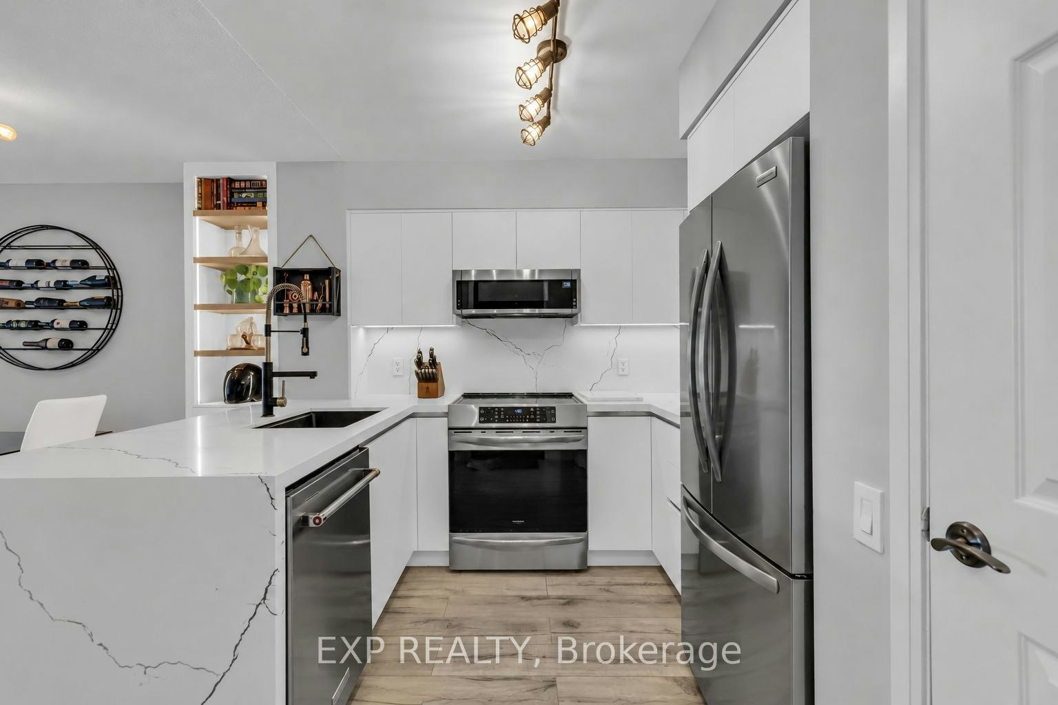 806-2181 Yonge Street, Toronto, ON, M4S 3H7