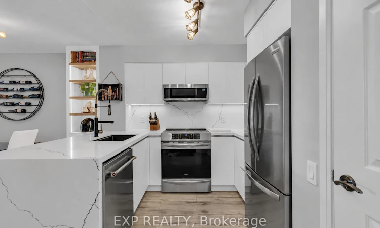 806-2181 Yonge Street