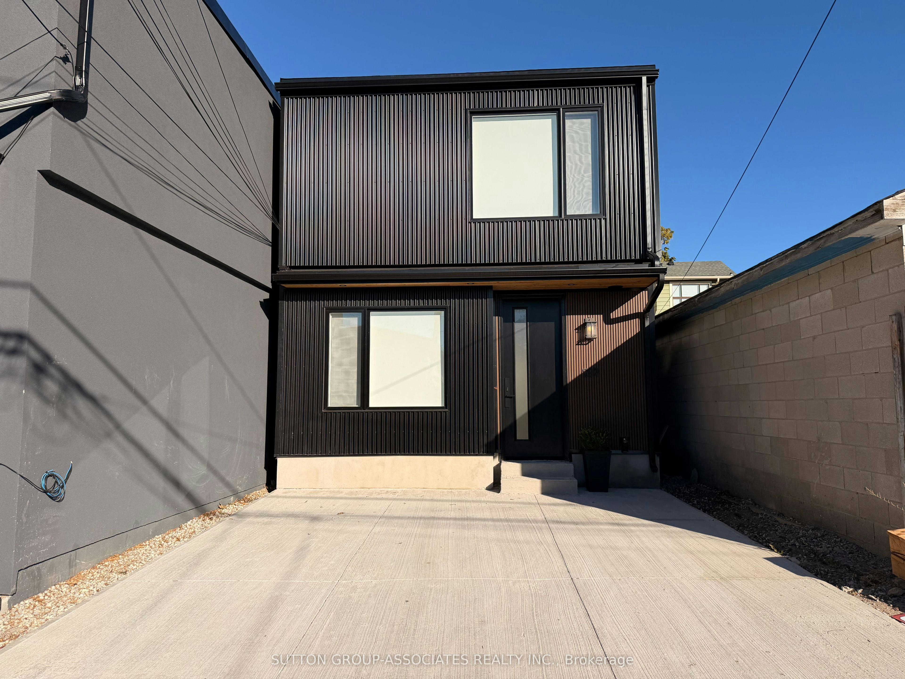 Laneway Unit-29 Earnscliffe Road, Toronto, ON, M6E 1J4 - 2