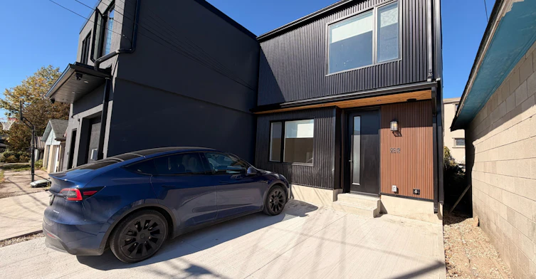 Laneway Unit-29 Earnscliffe Road, Toronto, ON, M6E 1J4