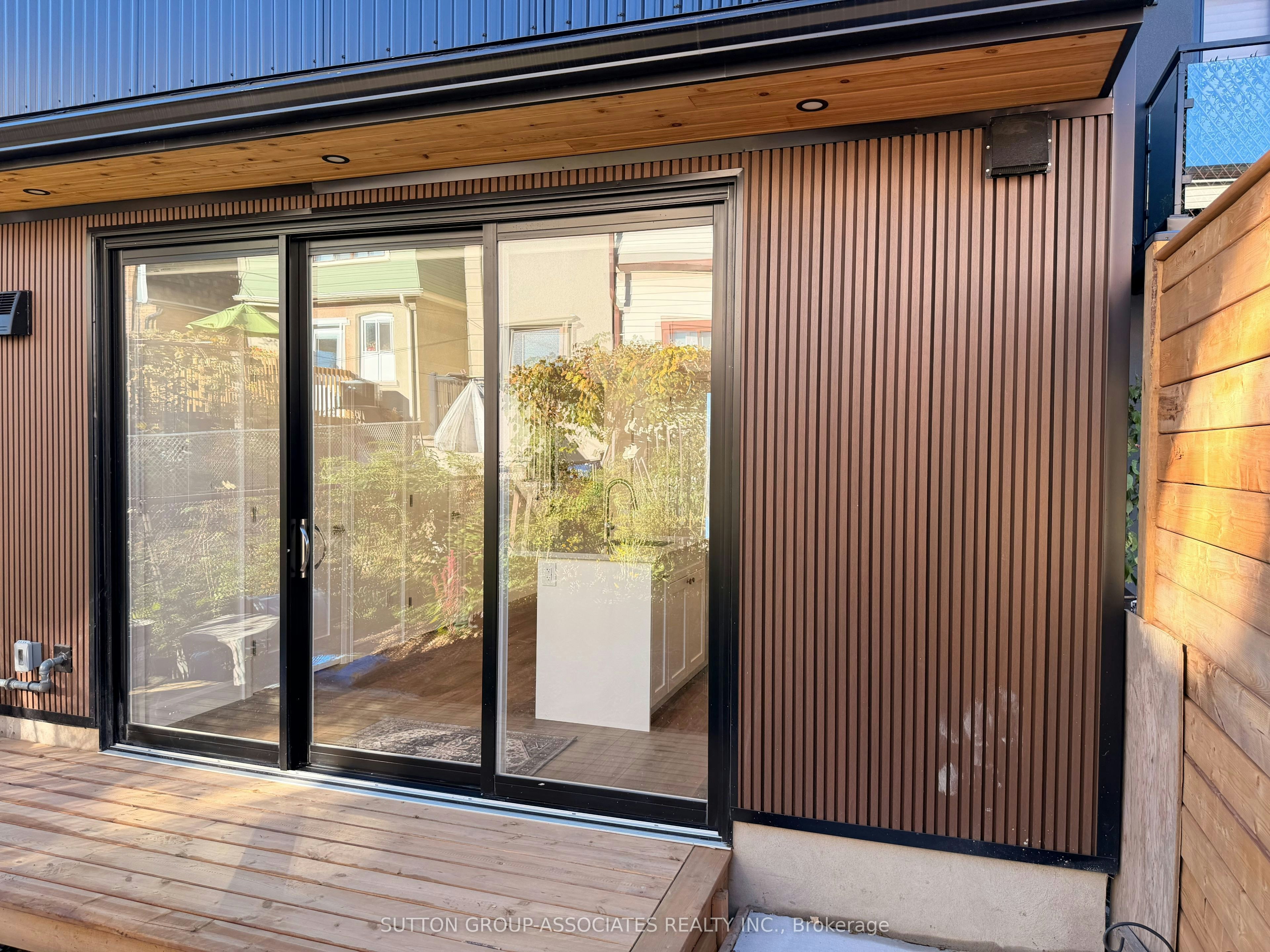 Laneway Unit-29 Earnscliffe Road, Toronto, ON, M6E 1J4 - 25