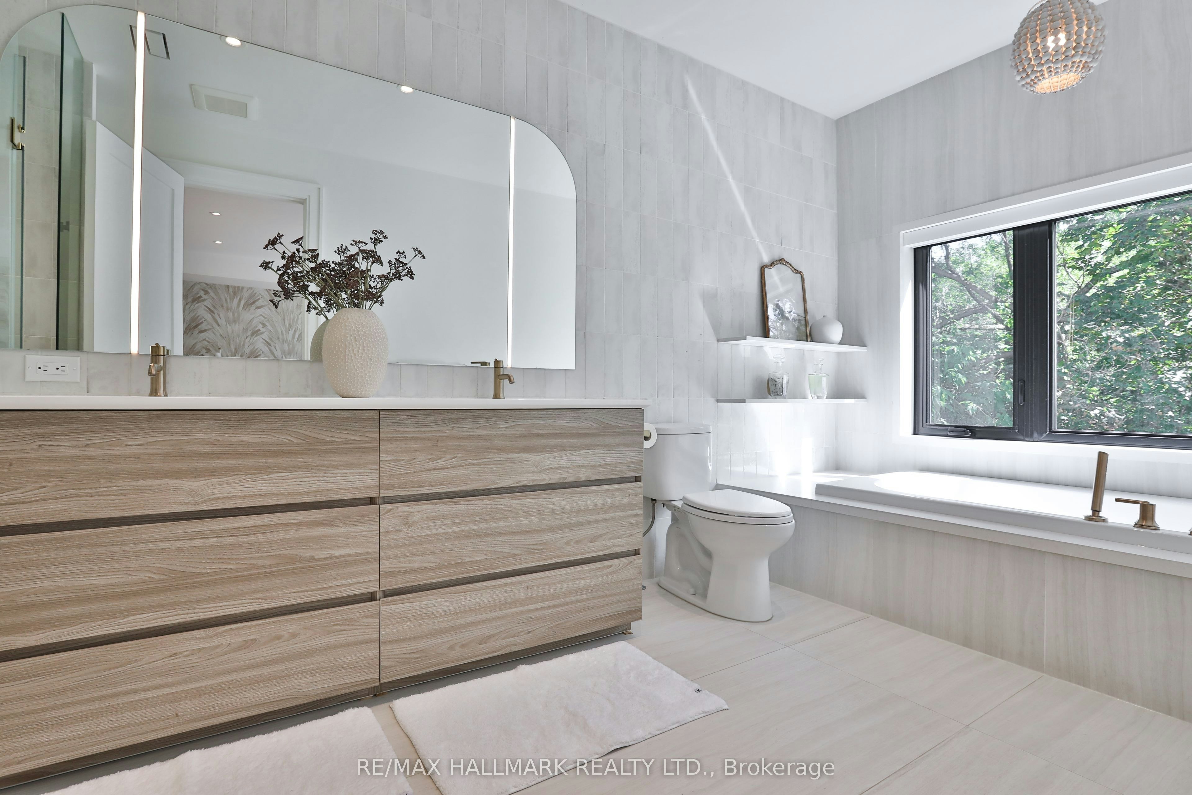215 Ava Road, Toronto, ON, M6C 1W9 - 27