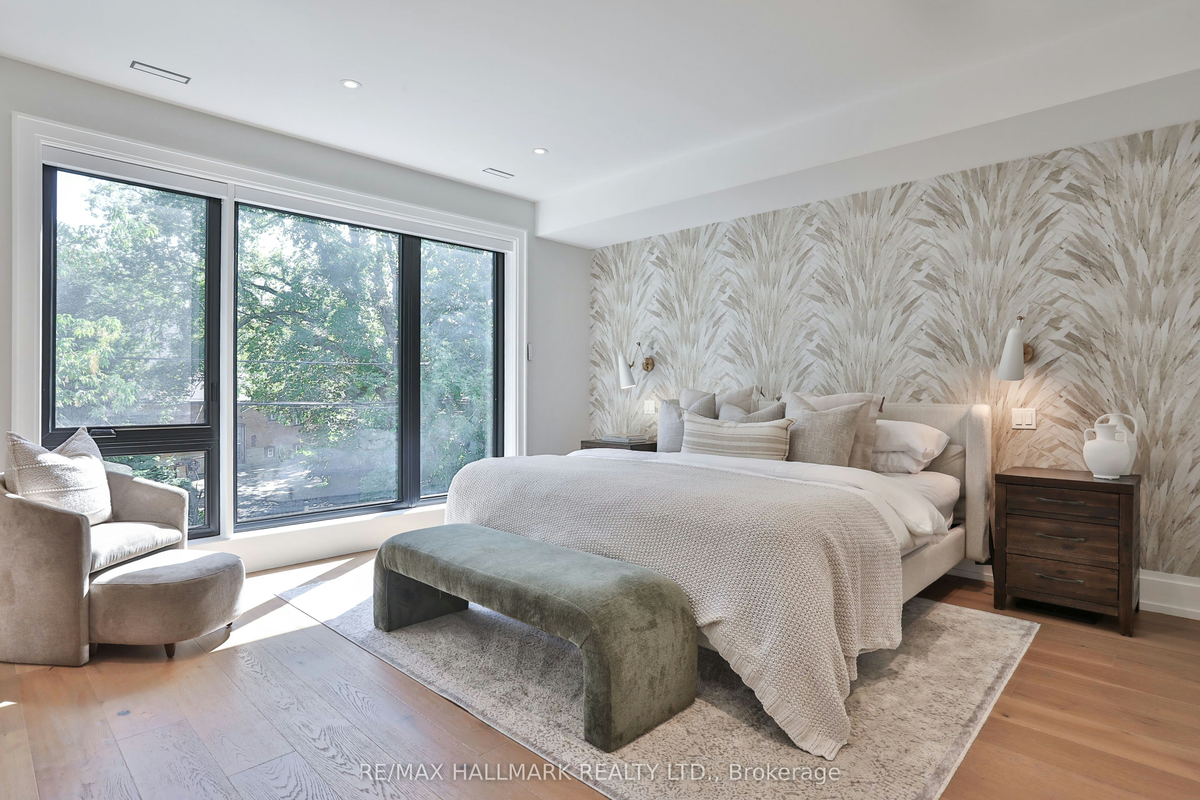215 Ava Road, Toronto, ON, M6C 1W9 - 25
