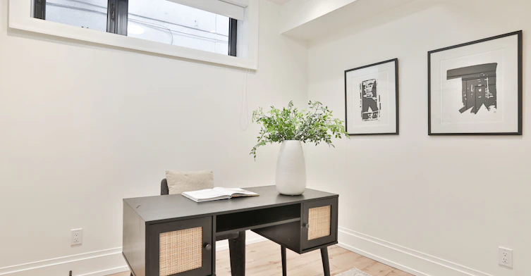 215 Ava Road, Toronto, ON, M6C 1W9 - 45