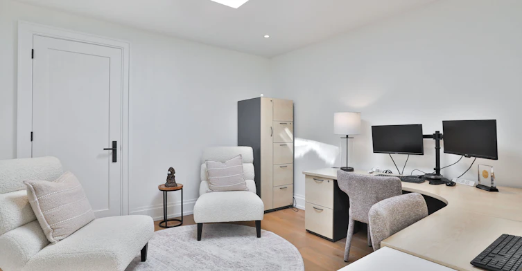 215 Ava Road, Toronto, ON, M6C 1W9 - 35