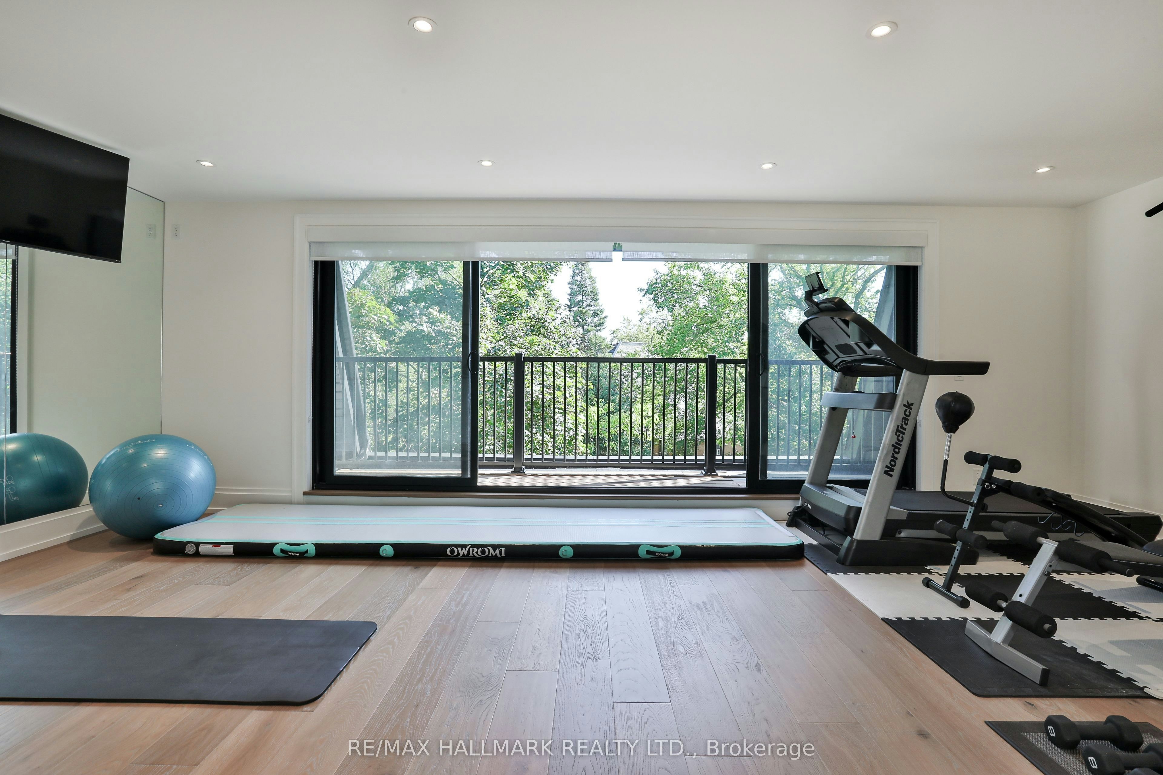 215 Ava Road, Toronto, ON, M6C 1W9 - 38