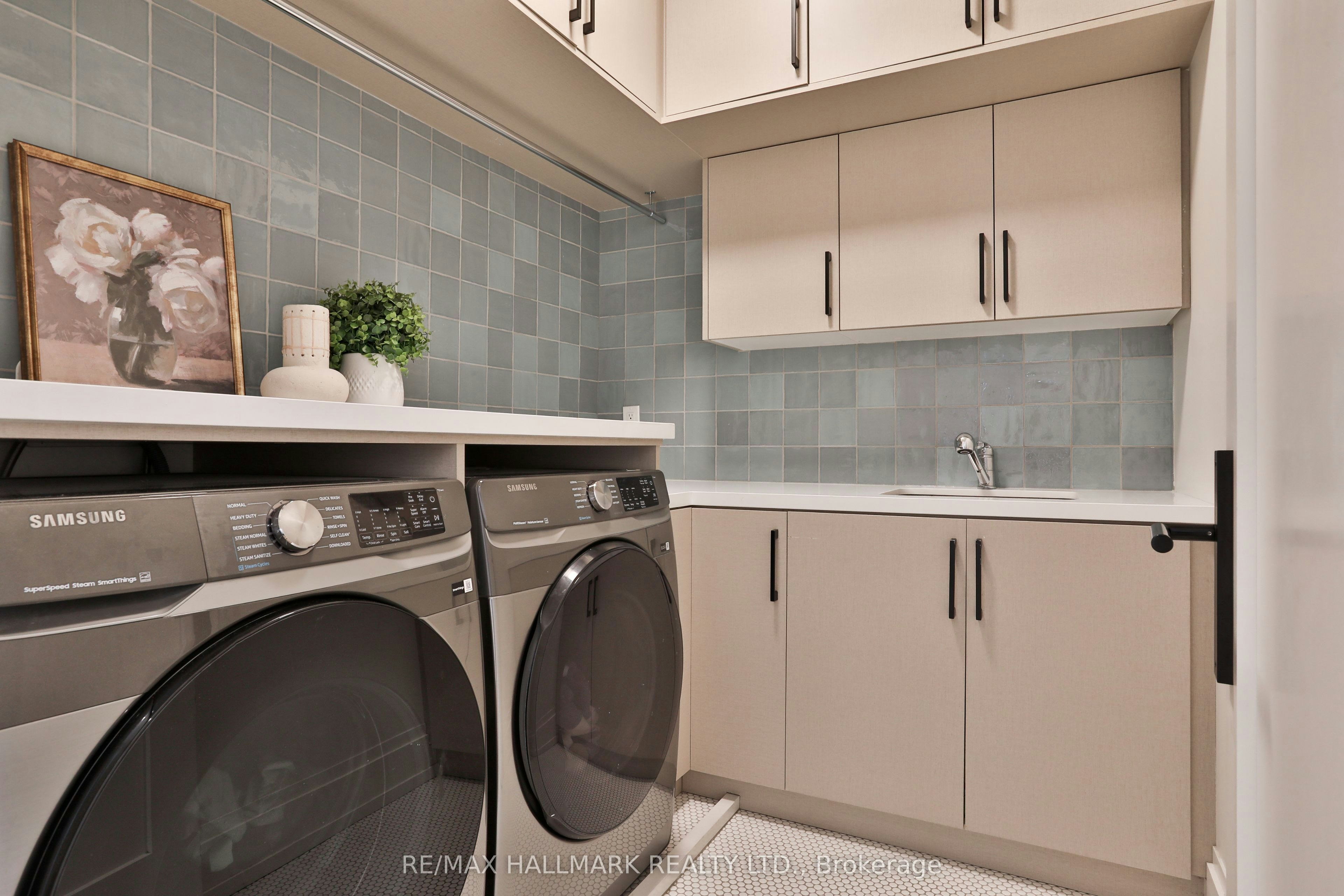 215 Ava Road, Toronto, ON, M6C 1W9 - 34