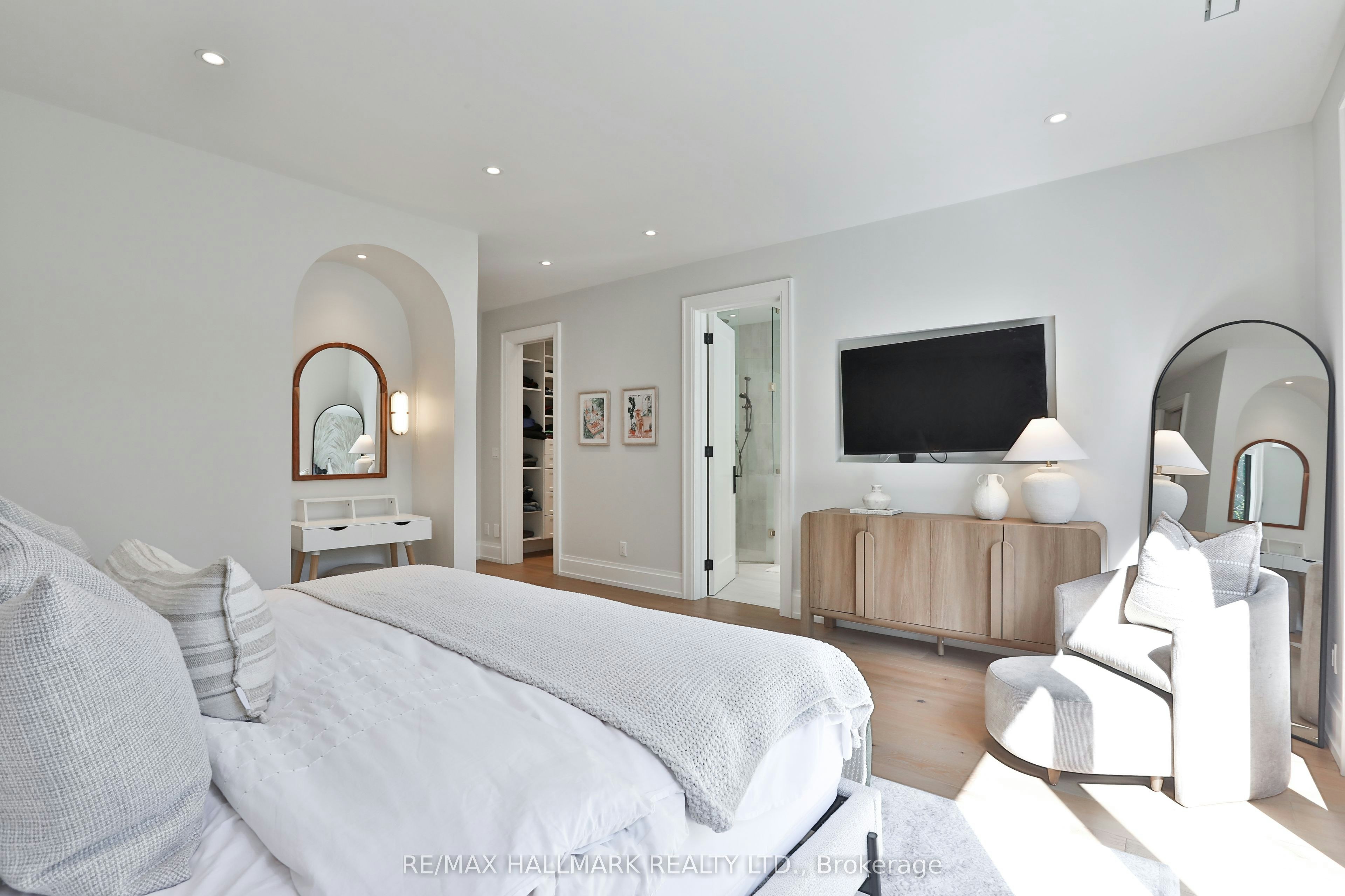 215 Ava Road, Toronto, ON, M6C 1W9 - 26
