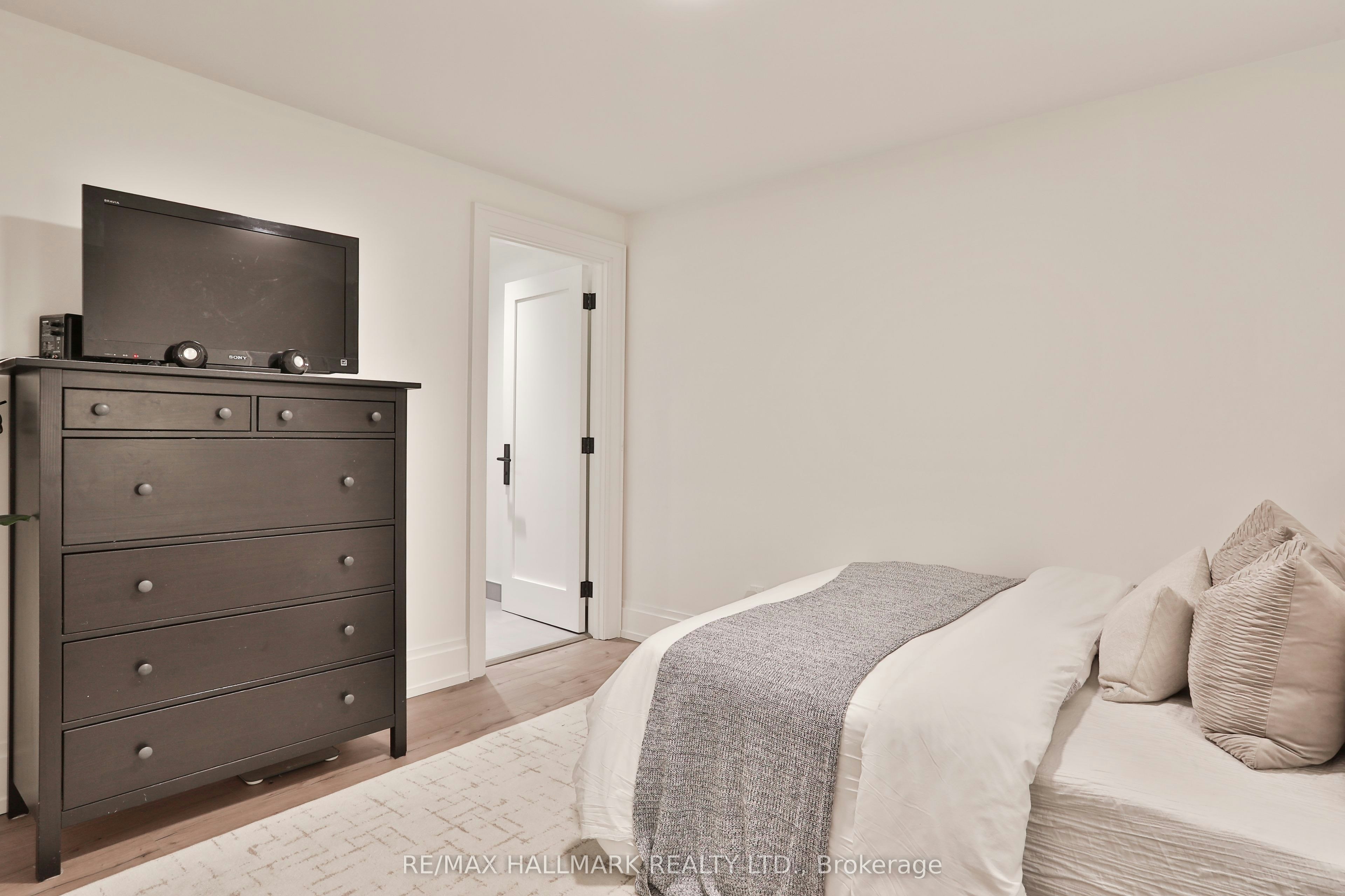 215 Ava Road, Toronto, ON, M6C 1W9 - 43