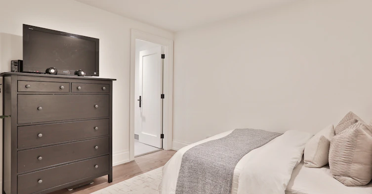 215 Ava Road, Toronto, ON, M6C 1W9 - 43