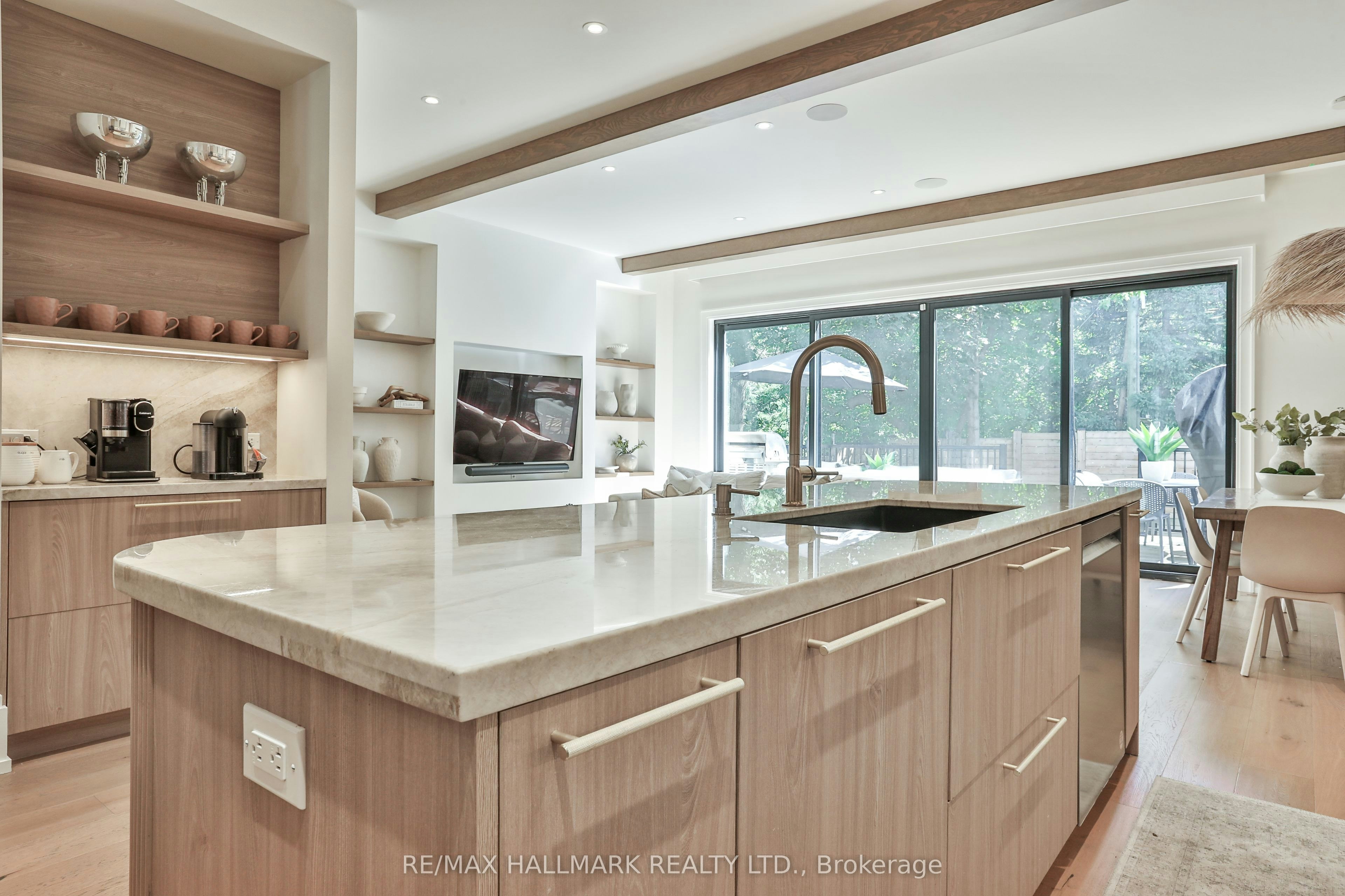 215 Ava Road, Toronto, ON, M6C 1W9 - 14