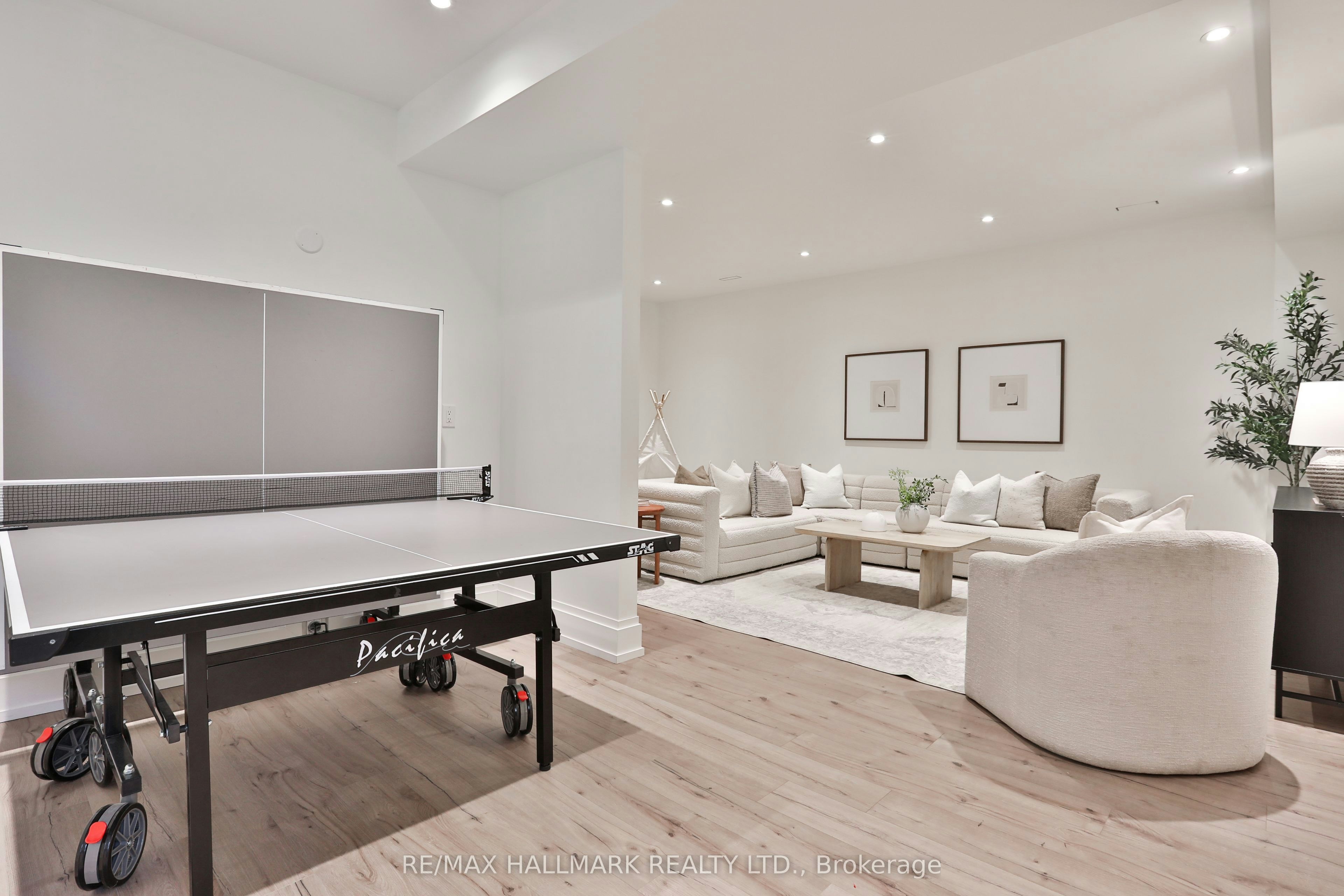 215 Ava Road, Toronto, ON, M6C 1W9 - 41