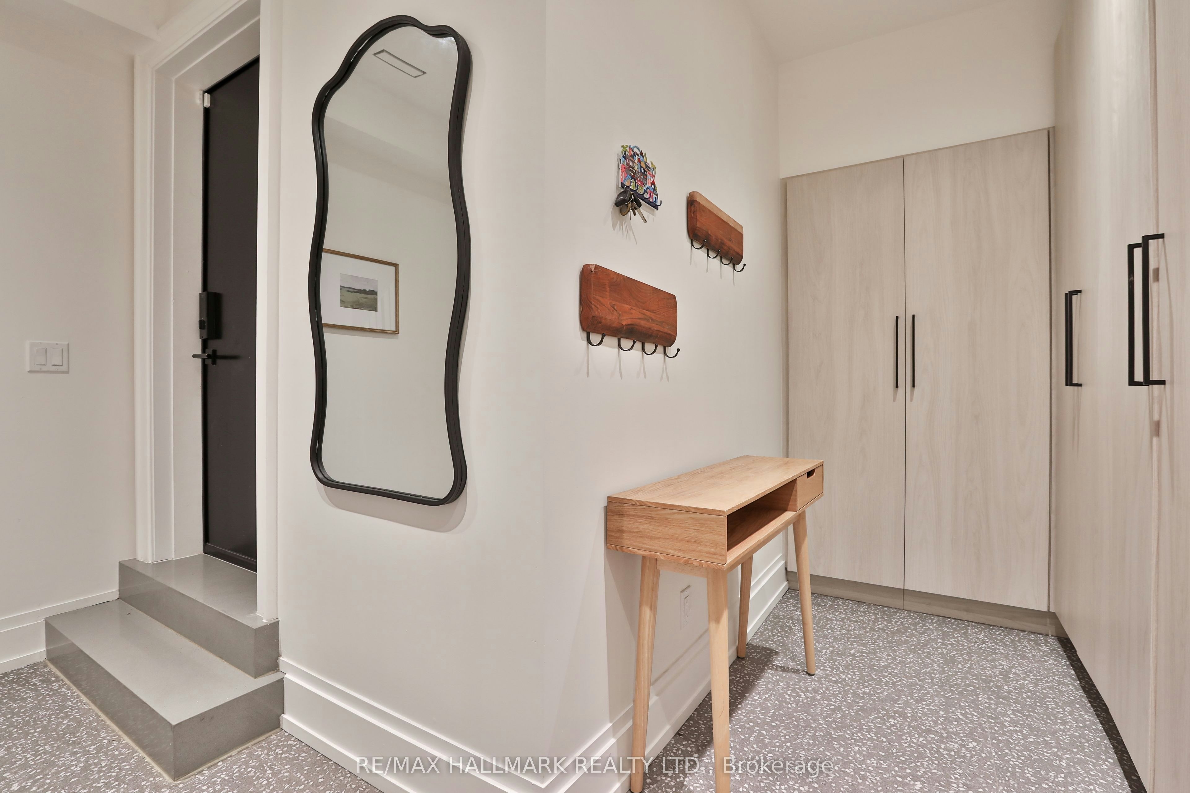 215 Ava Road, Toronto, ON, M6C 1W9 - 46