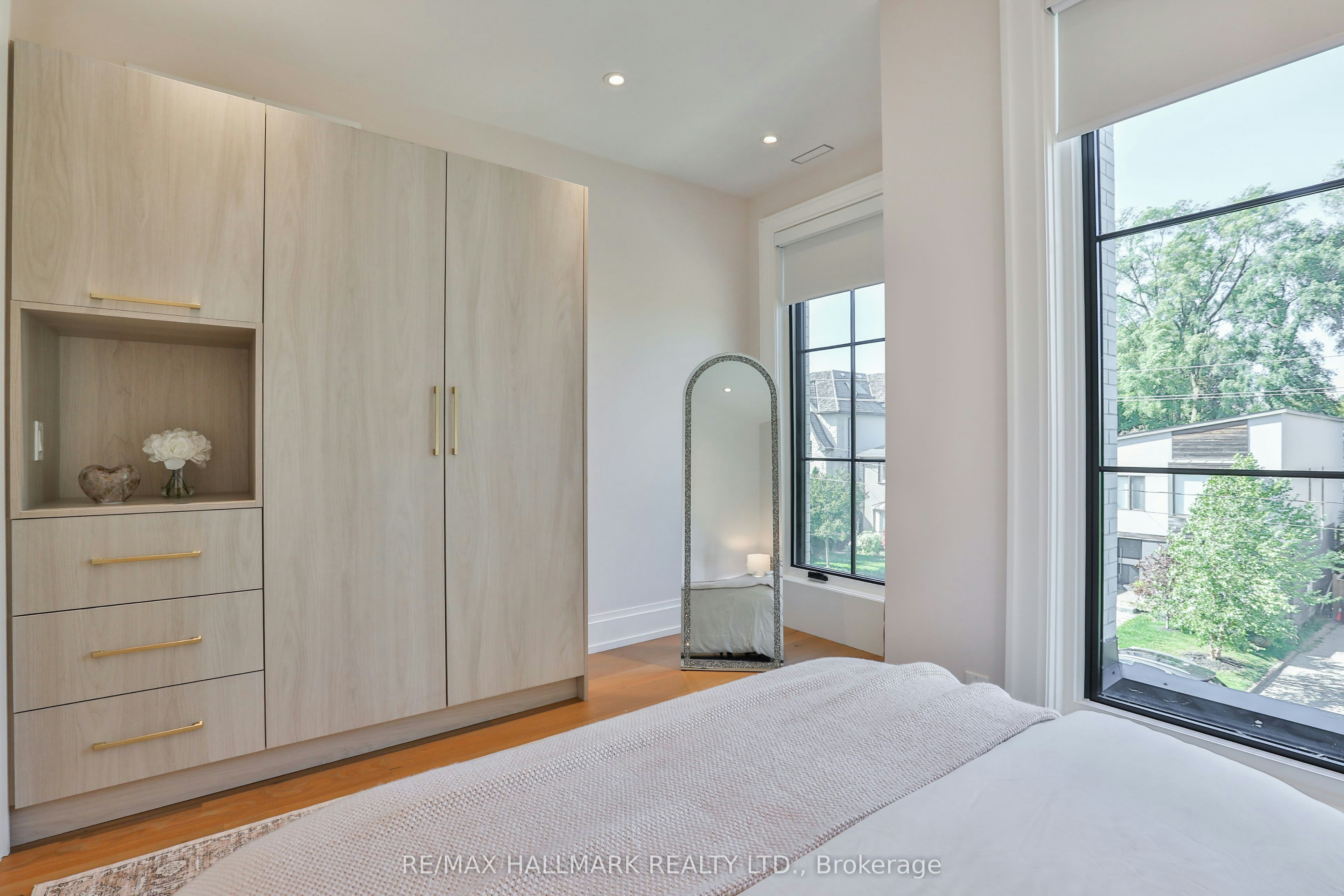 215 Ava Road, Toronto, ON, M6C 1W9 - 32