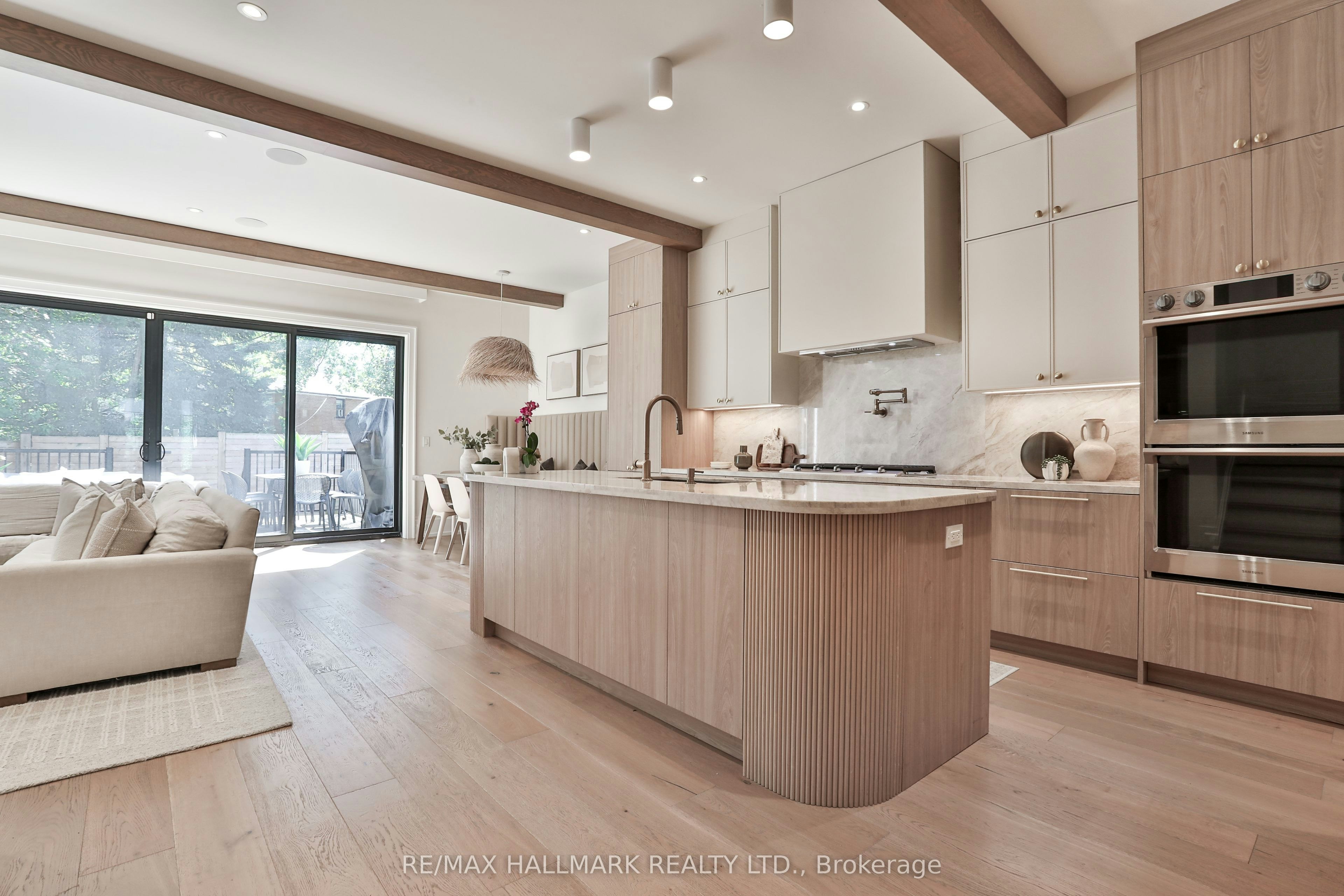 215 Ava Road, Toronto, ON, M6C 1W9 - 13