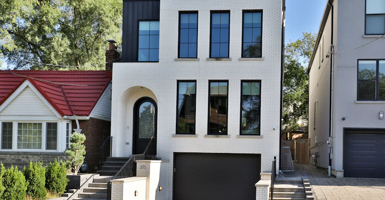 215 Ava Road, Toronto, ON, M6C 1W9