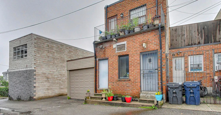 Apt #2-1584 Dundas Street W, Toronto, ON, M6K 1T8
