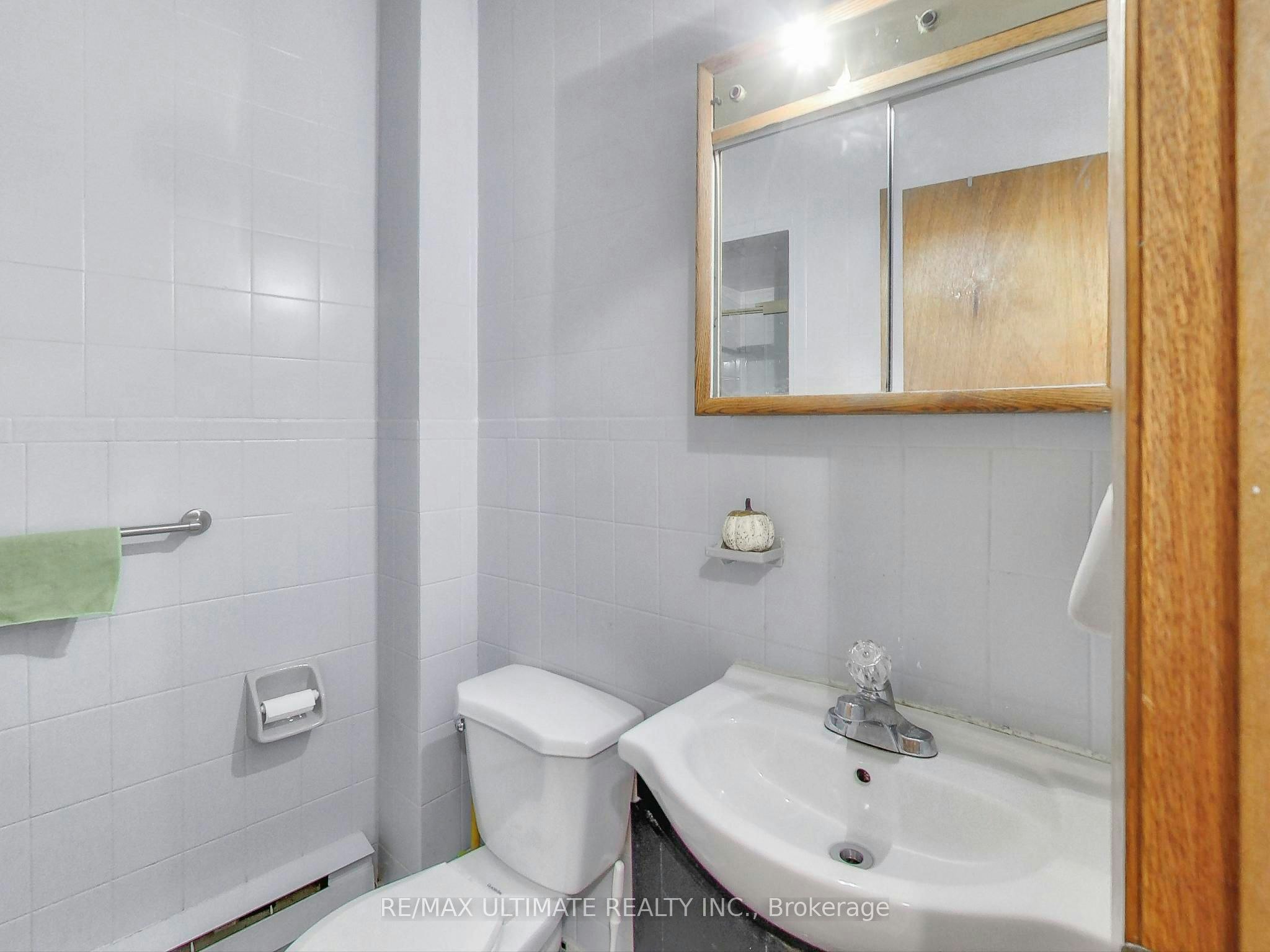 Apt #2-1584 Dundas Street W, Toronto, ON, M6K 1T8 - 16