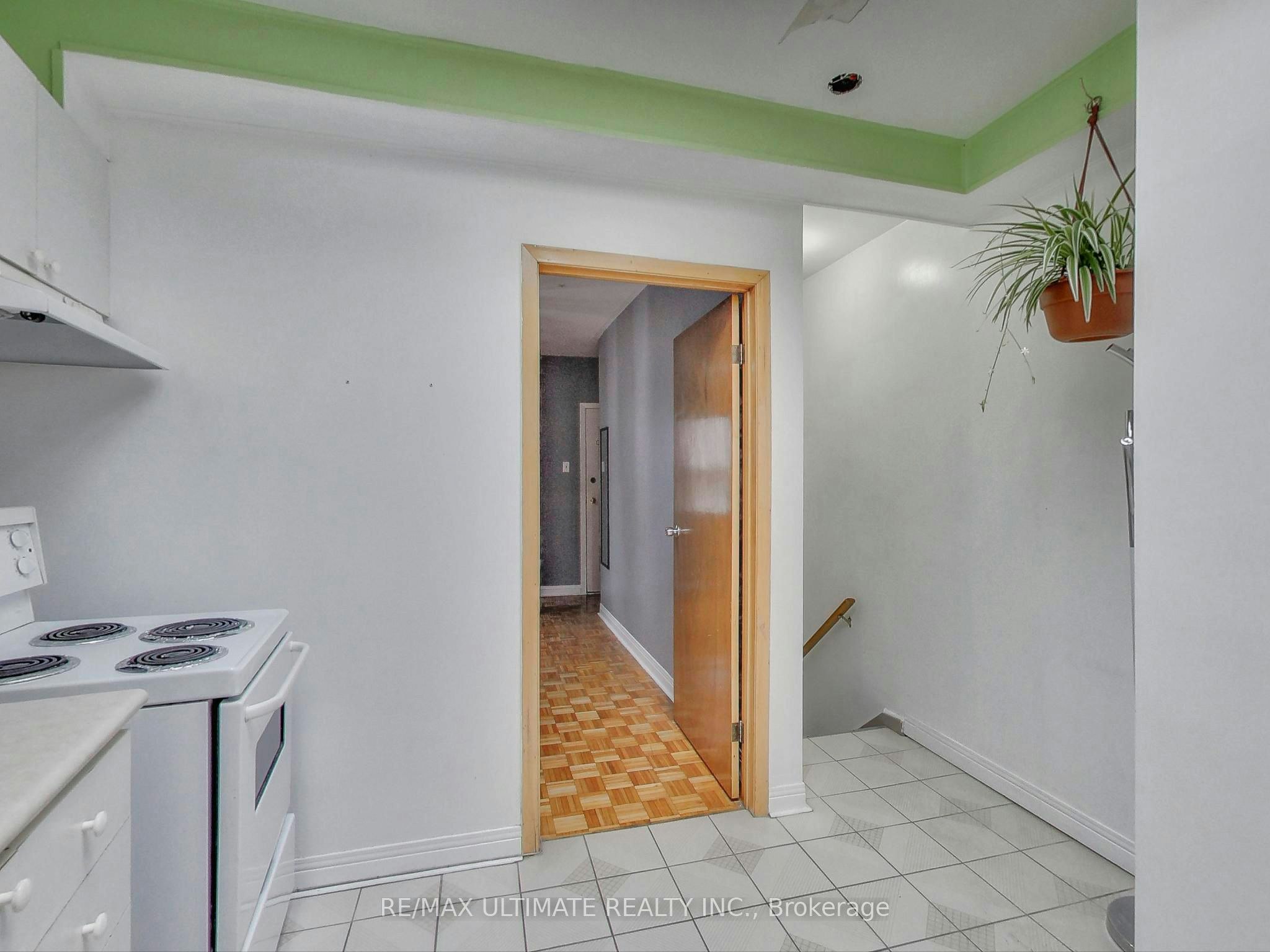 Apt #2-1584 Dundas Street W, Toronto, ON, M6K 1T8 - 9