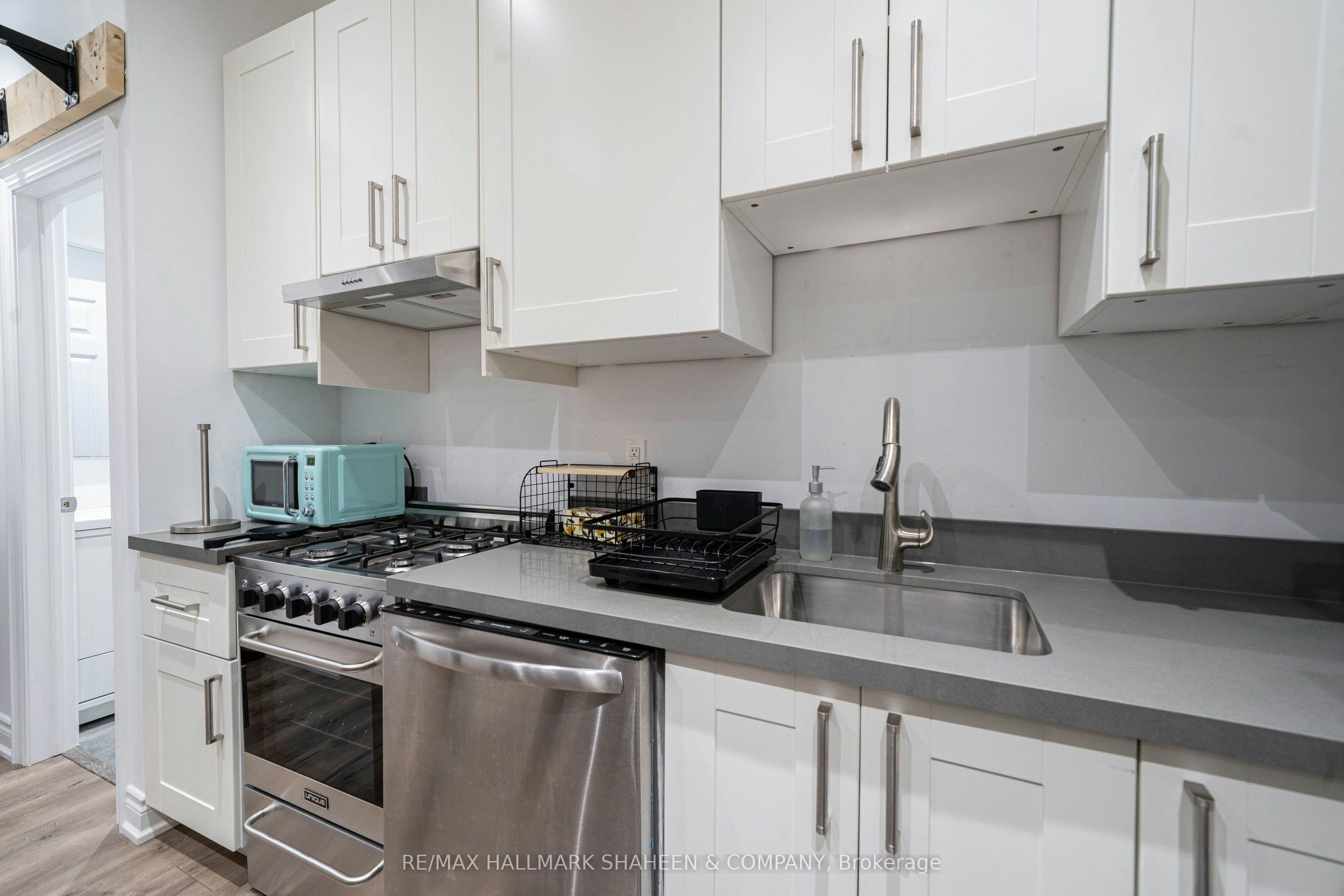 Studio-208 Dovercourt Road, Toronto, ON, M6J 3C8 - 5