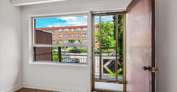 346 Westmount Avenue, Toronto, ON, M6E 3N2 - 3