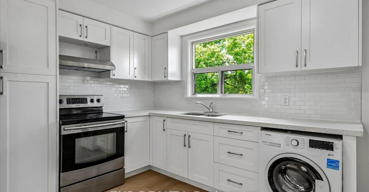 346 Westmount Avenue, Toronto, ON, M6E 3N2 - 9